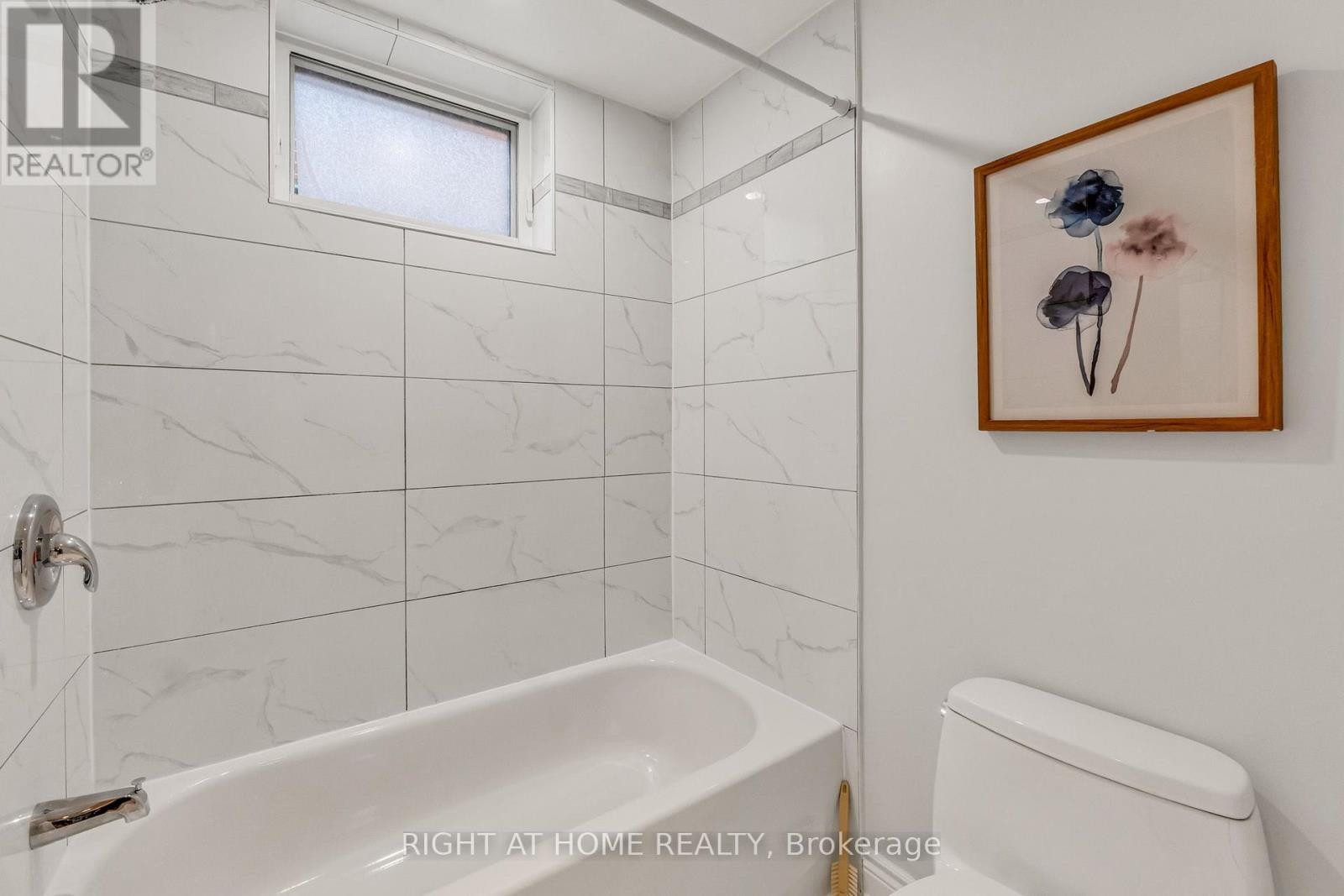 












110 VICTORY DRIVE

,
Toronto (Downsview-Roding-CFB),




Ontario
M3M2J8

