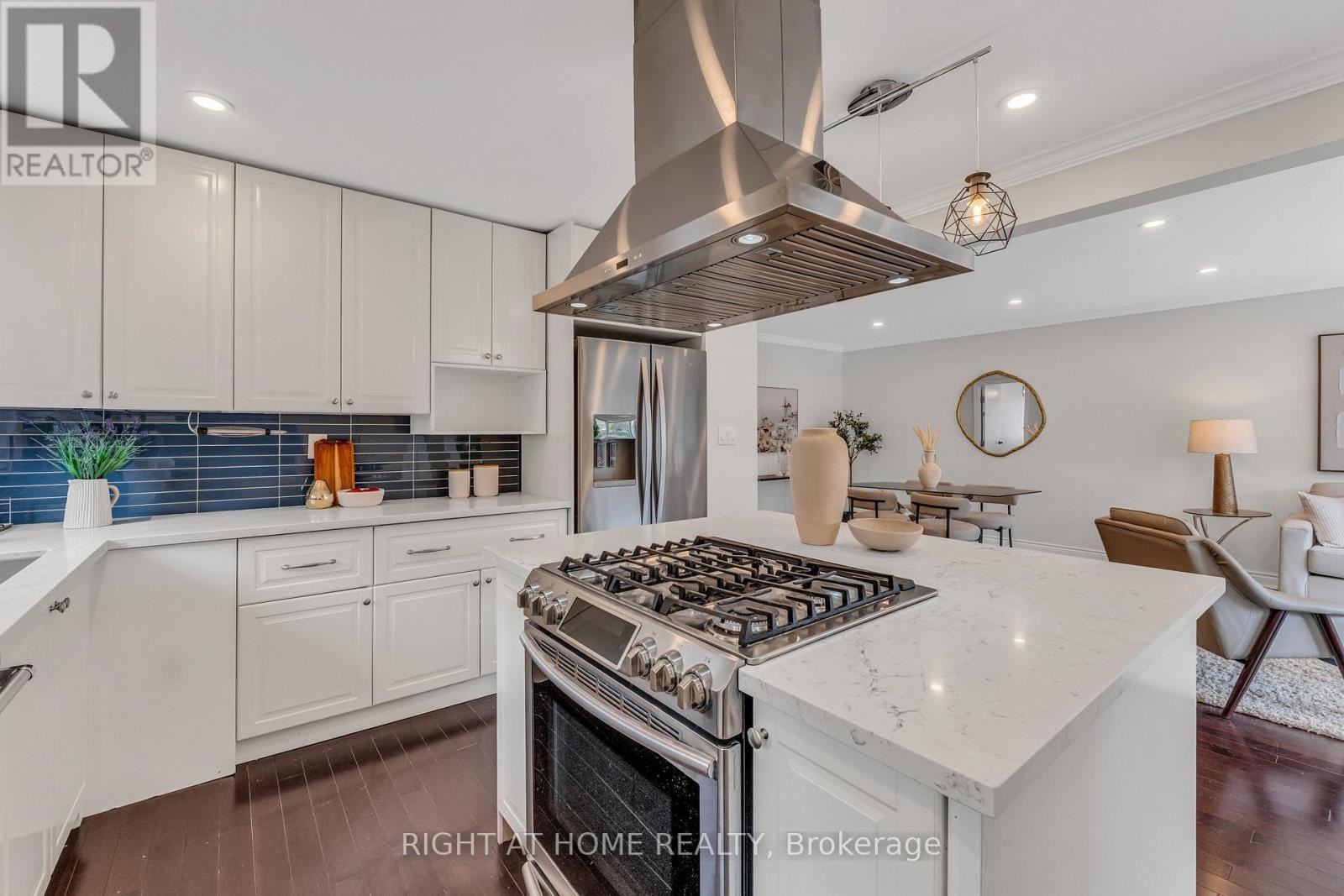 












110 VICTORY DRIVE

,
Toronto (Downsview-Roding-CFB),




Ontario
M3M2J8

