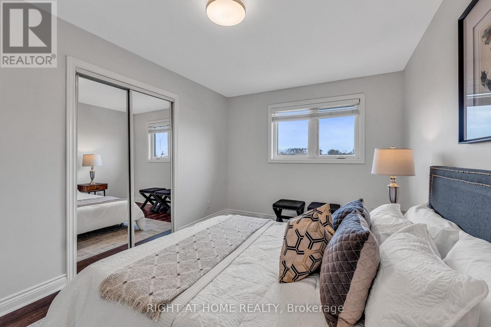 












110 VICTORY DRIVE

,
Toronto (Downsview-Roding-CFB),




Ontario
M3M2J8

