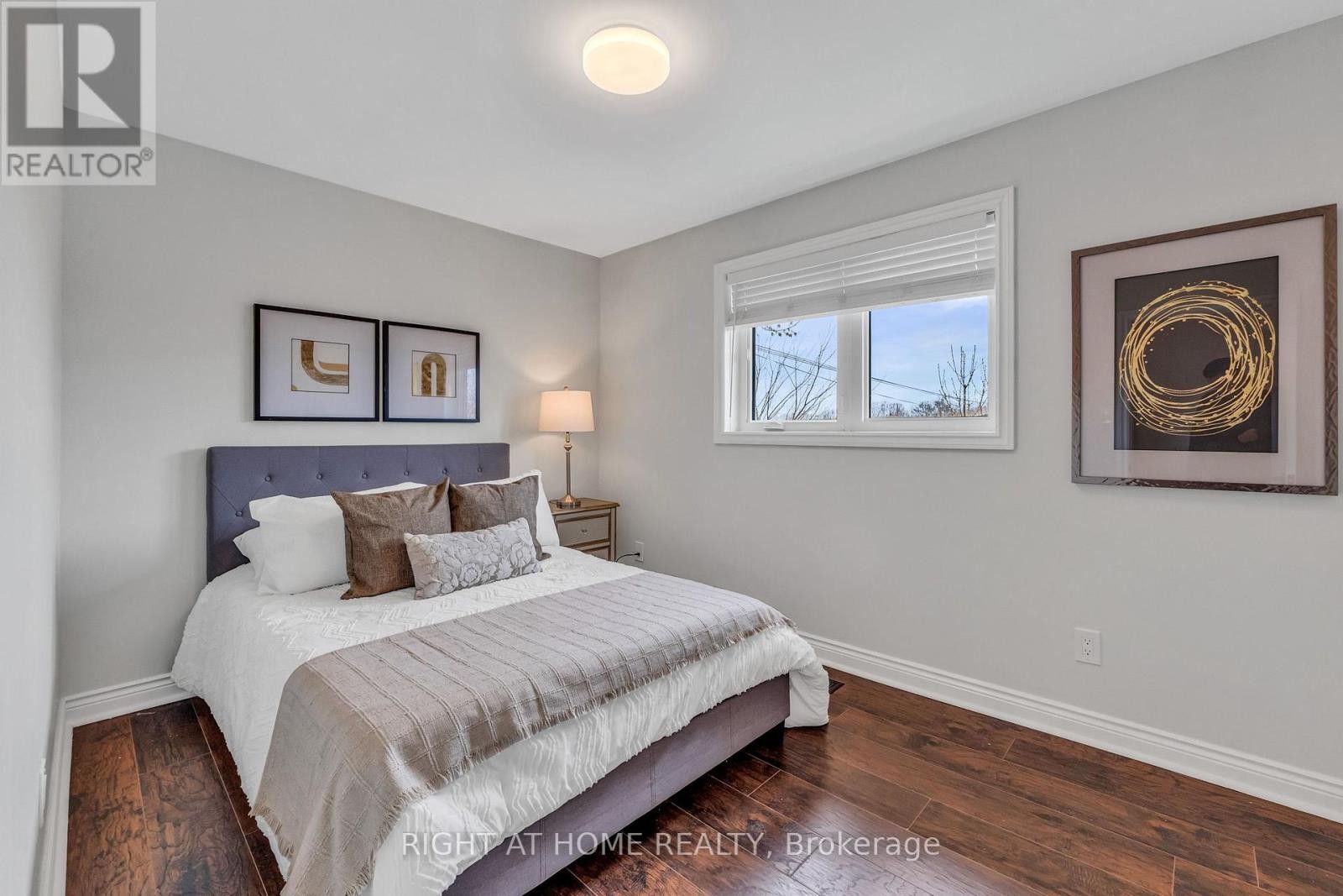 












110 VICTORY DRIVE

,
Toronto (Downsview-Roding-CFB),




Ontario
M3M2J8

