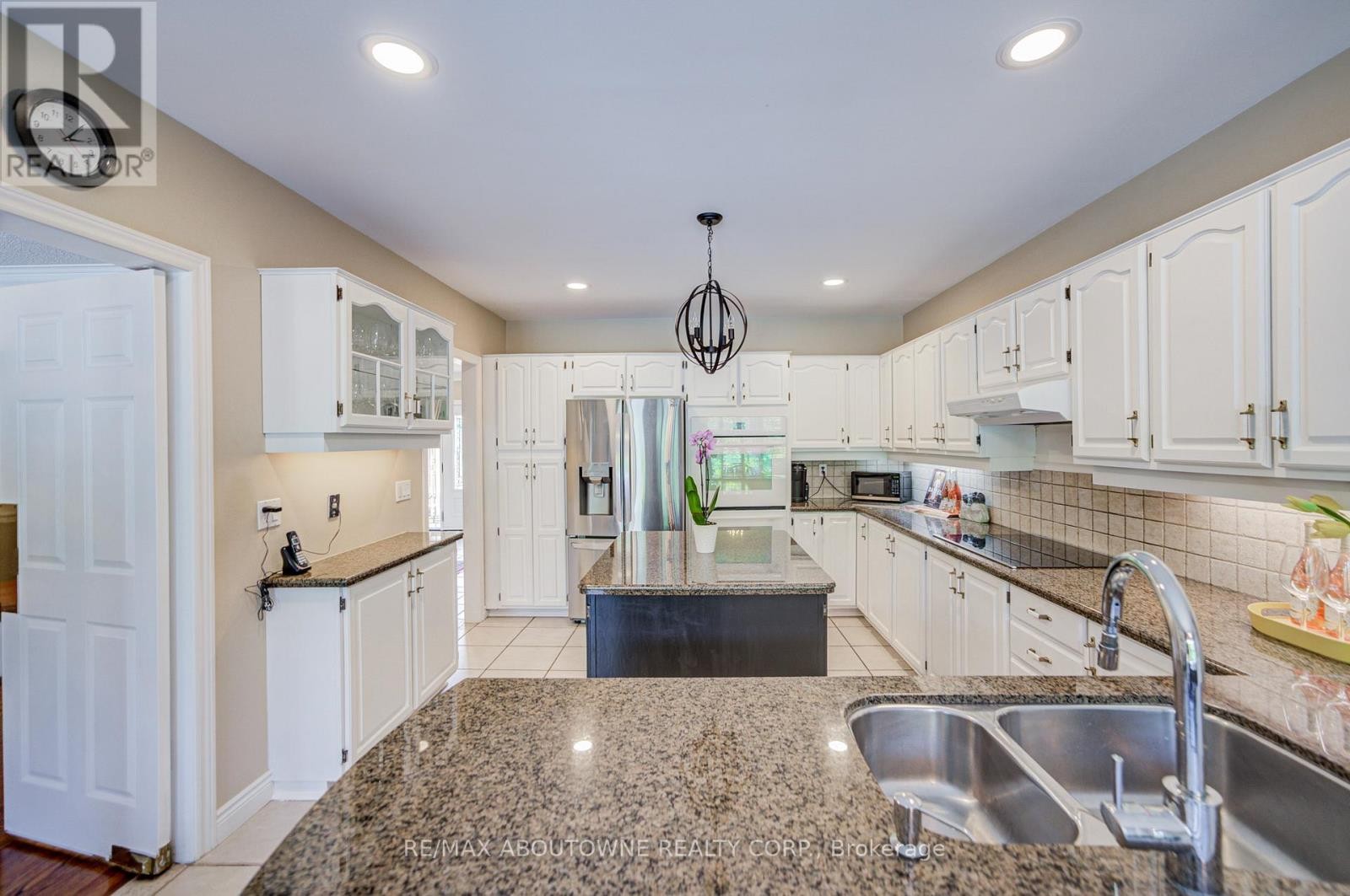 












1471 THE LINKS DRIVE

,
Oakville (GA Glen Abbey),




Ontario
L6M2P2

