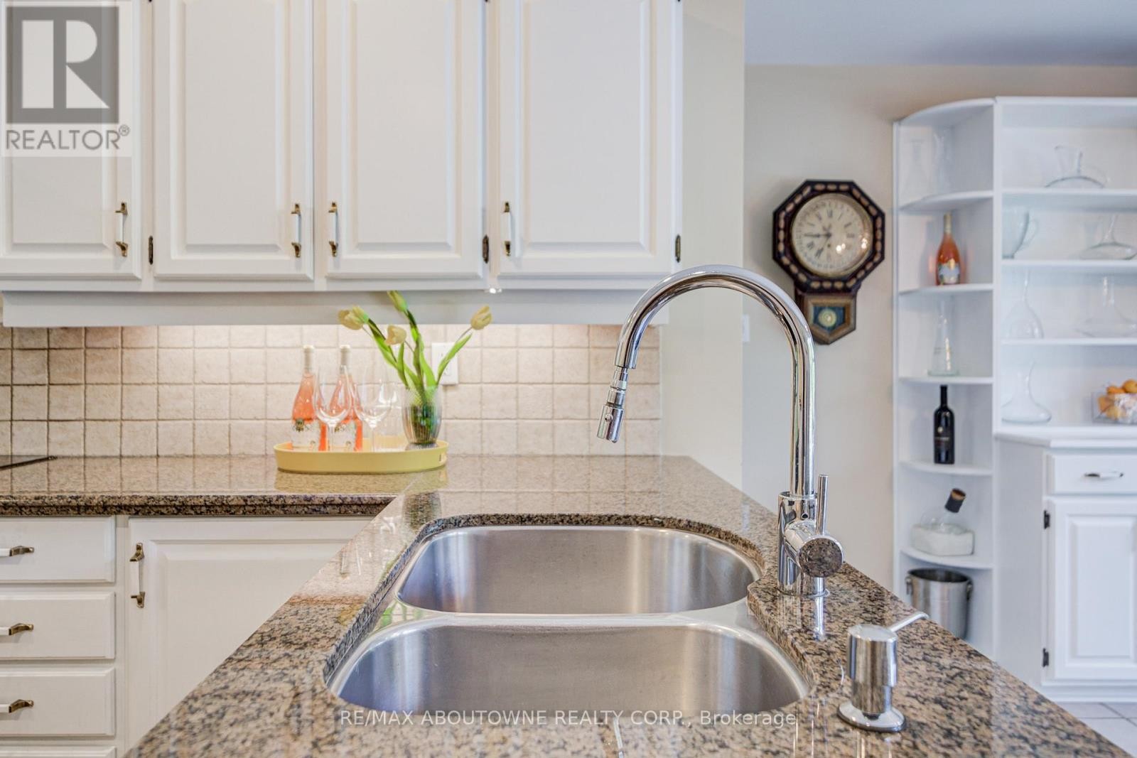 












1471 THE LINKS DRIVE

,
Oakville (GA Glen Abbey),




Ontario
L6M2P2

