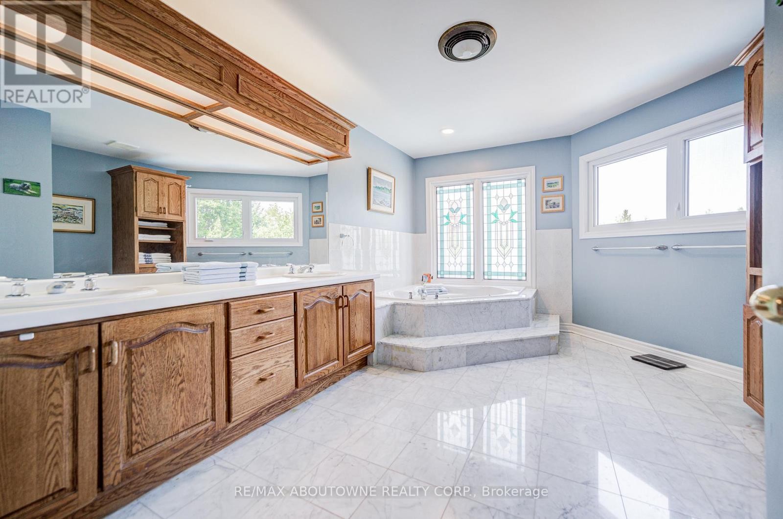 












1471 THE LINKS DRIVE

,
Oakville (GA Glen Abbey),




Ontario
L6M2P2

