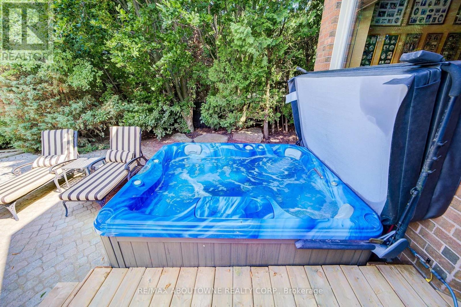 












1471 THE LINKS DRIVE

,
Oakville (GA Glen Abbey),




Ontario
L6M2P2

