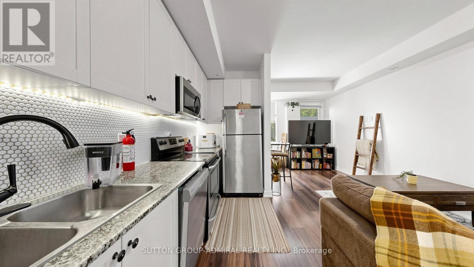 












14 - 869 WILSON AVENUE

,
Toronto (Downsview-Roding-CFB),




Ontario
M3K0A4

