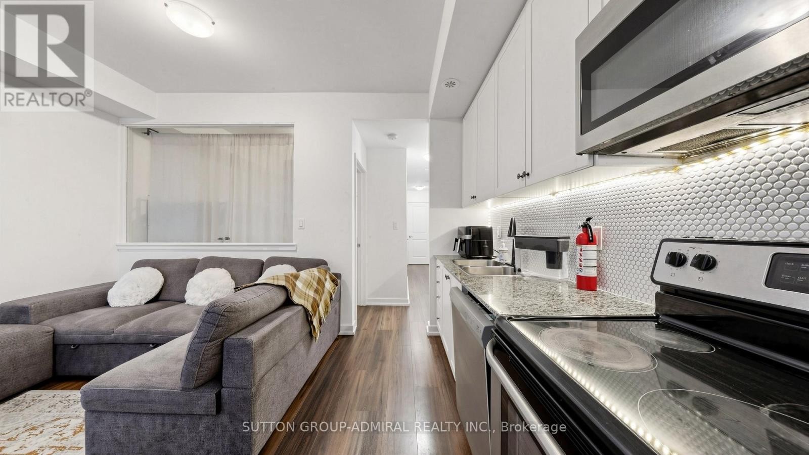 












14 - 869 WILSON AVENUE

,
Toronto (Downsview-Roding-CFB),




Ontario
M3K0A4

