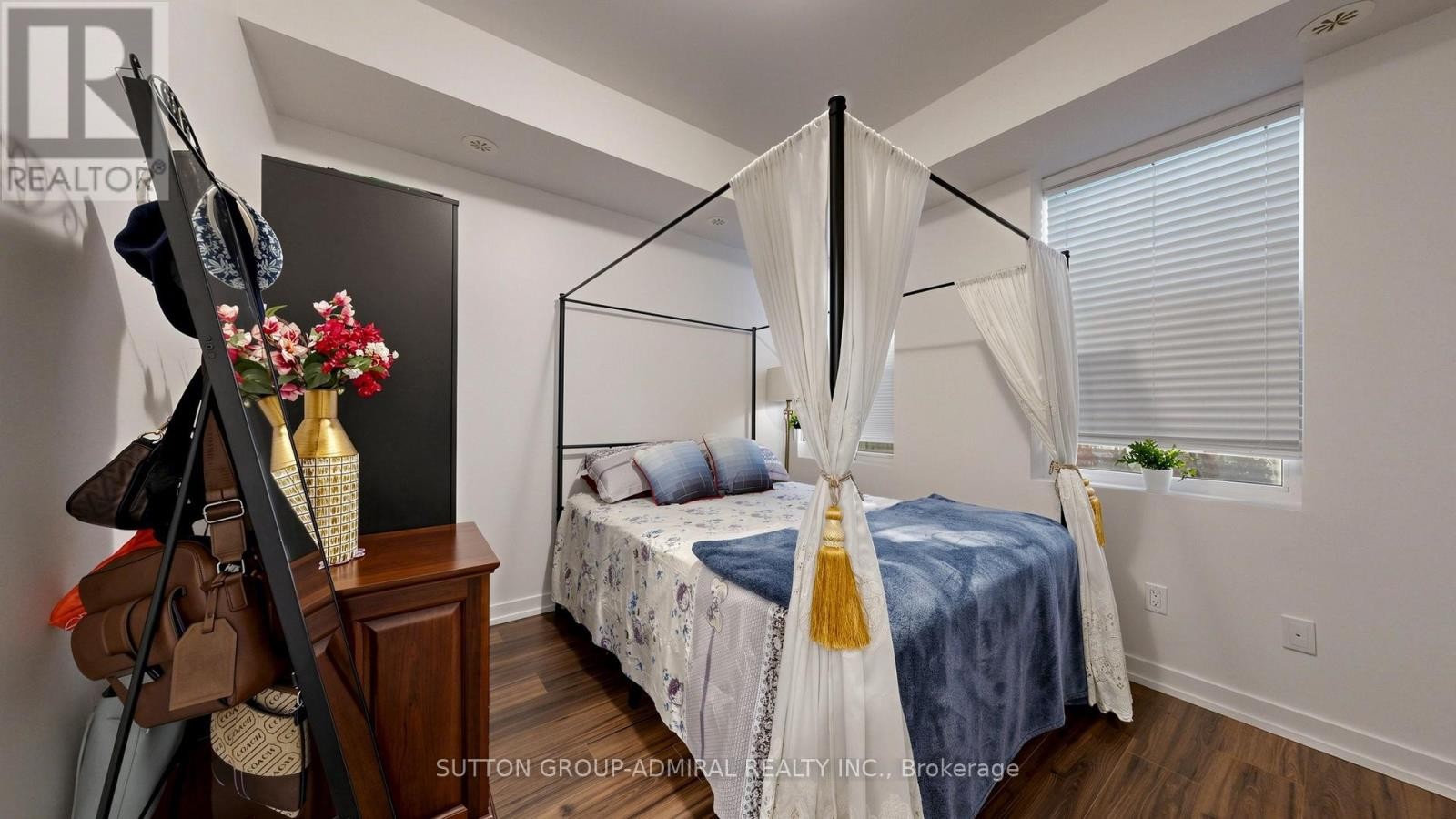 












14 - 869 WILSON AVENUE

,
Toronto (Downsview-Roding-CFB),




Ontario
M3K0A4

