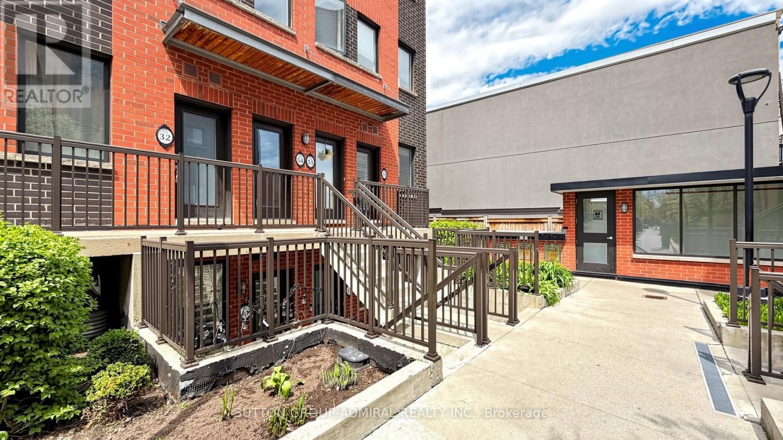 












14 - 869 WILSON AVENUE

,
Toronto (Downsview-Roding-CFB),




Ontario
M3K0A4

