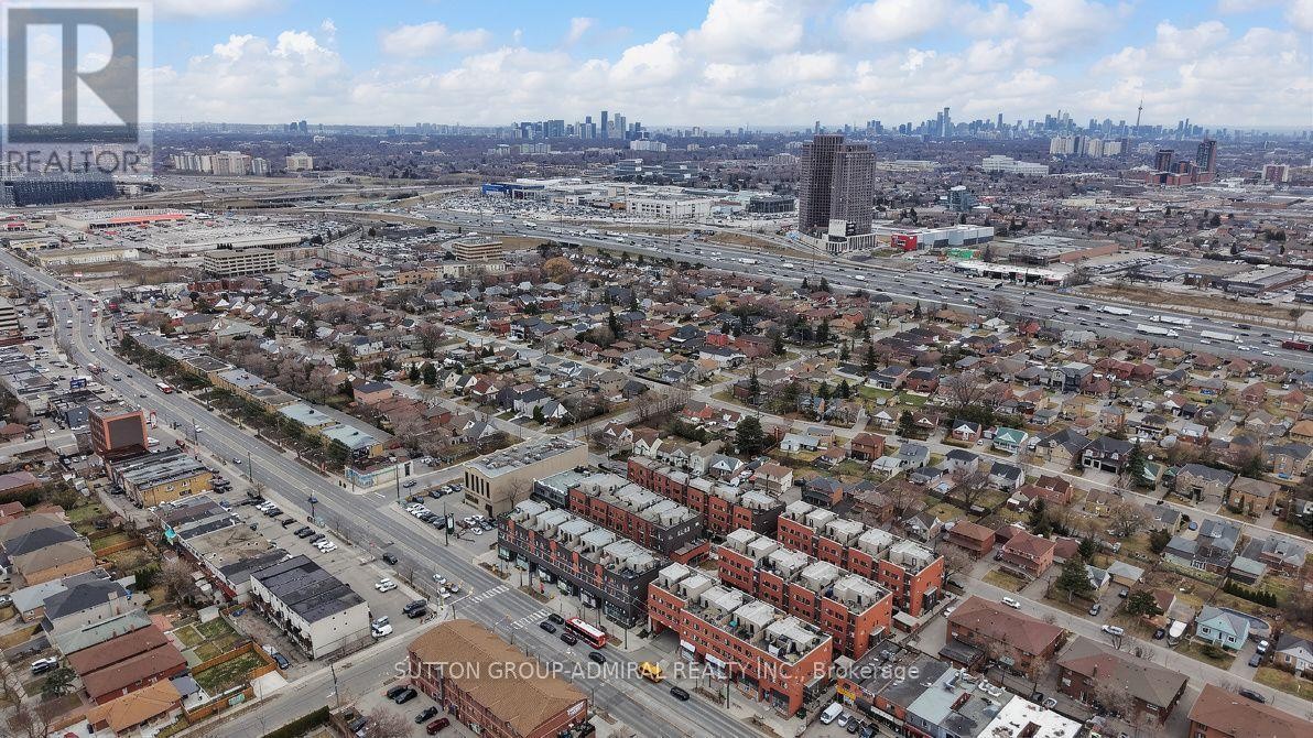












14 - 869 WILSON AVENUE

,
Toronto (Downsview-Roding-CFB),




Ontario
M3K0A4

