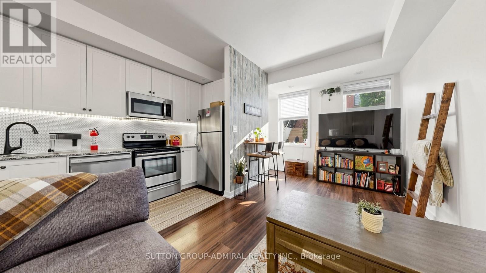 












14 - 869 WILSON AVENUE

,
Toronto (Downsview-Roding-CFB),




Ontario
M3K0A4

