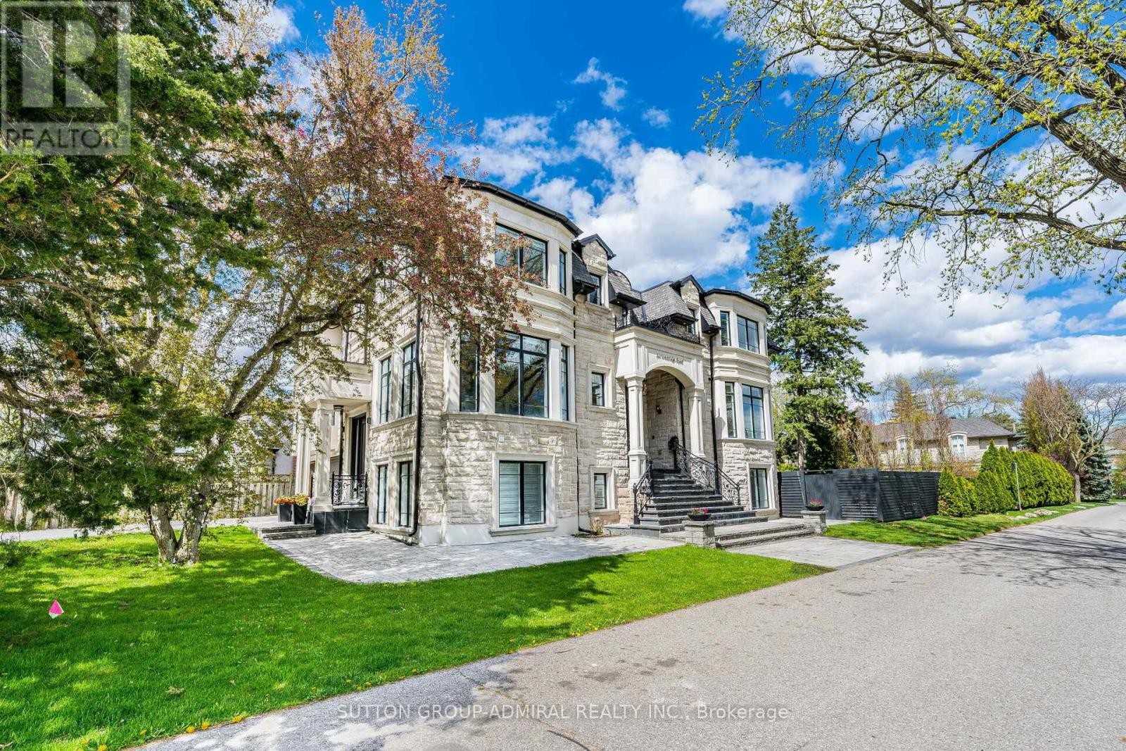 












30 WESTRIDGE ROAD

,
Toronto (Edenbridge-Humber Valley),




Ontario
M9A4E8

