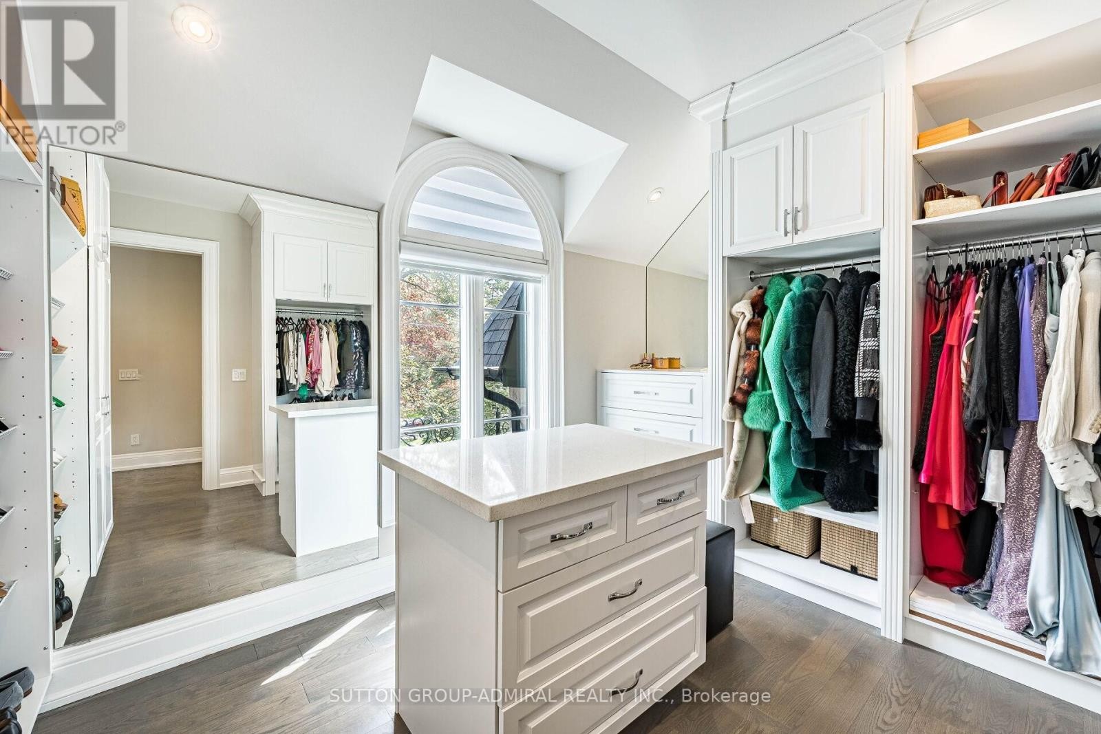 












30 WESTRIDGE ROAD

,
Toronto (Edenbridge-Humber Valley),




Ontario
M9A4E8

