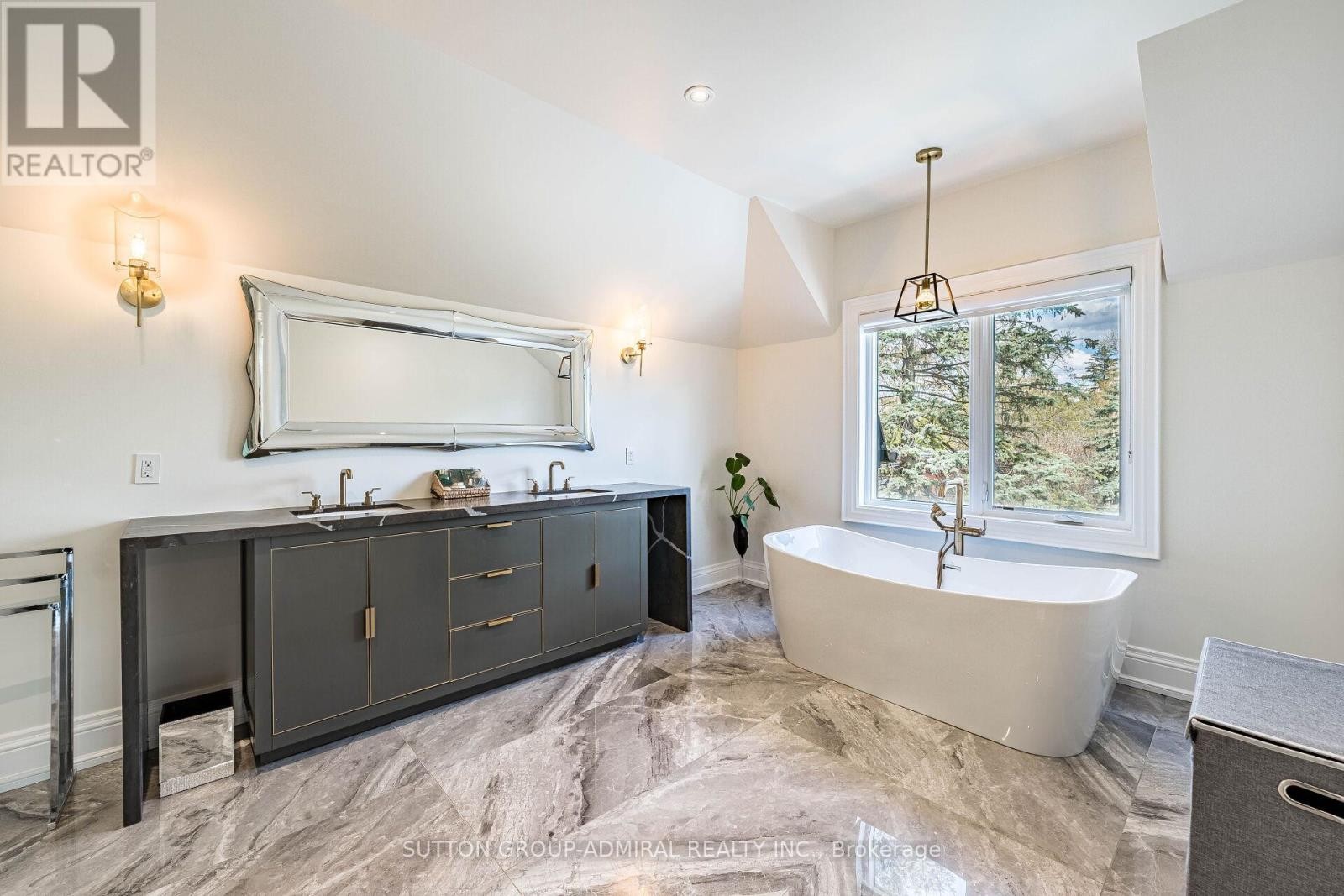 












30 WESTRIDGE ROAD

,
Toronto (Edenbridge-Humber Valley),




Ontario
M9A4E8

