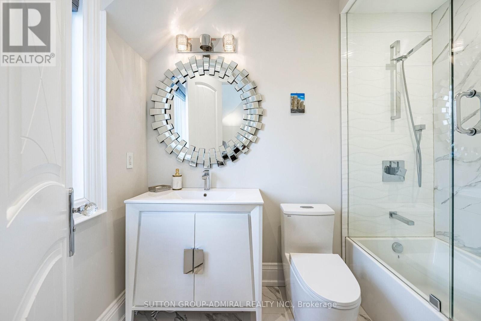 












30 WESTRIDGE ROAD

,
Toronto (Edenbridge-Humber Valley),




Ontario
M9A4E8

