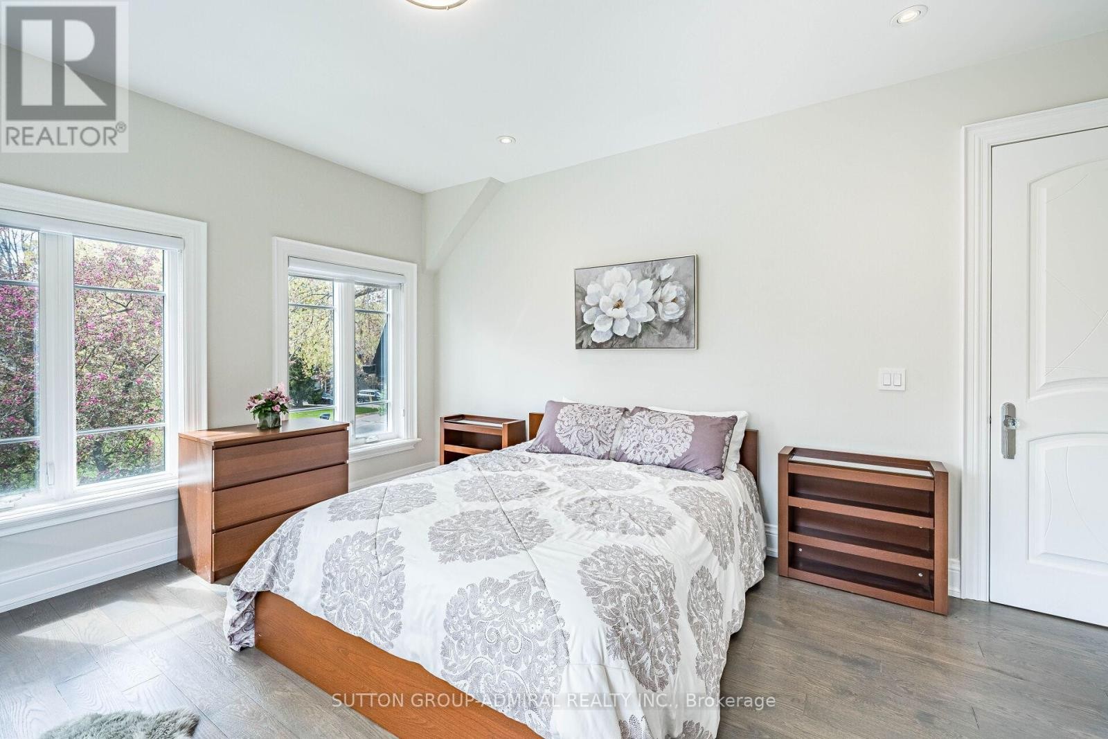 












30 WESTRIDGE ROAD

,
Toronto (Edenbridge-Humber Valley),




Ontario
M9A4E8


