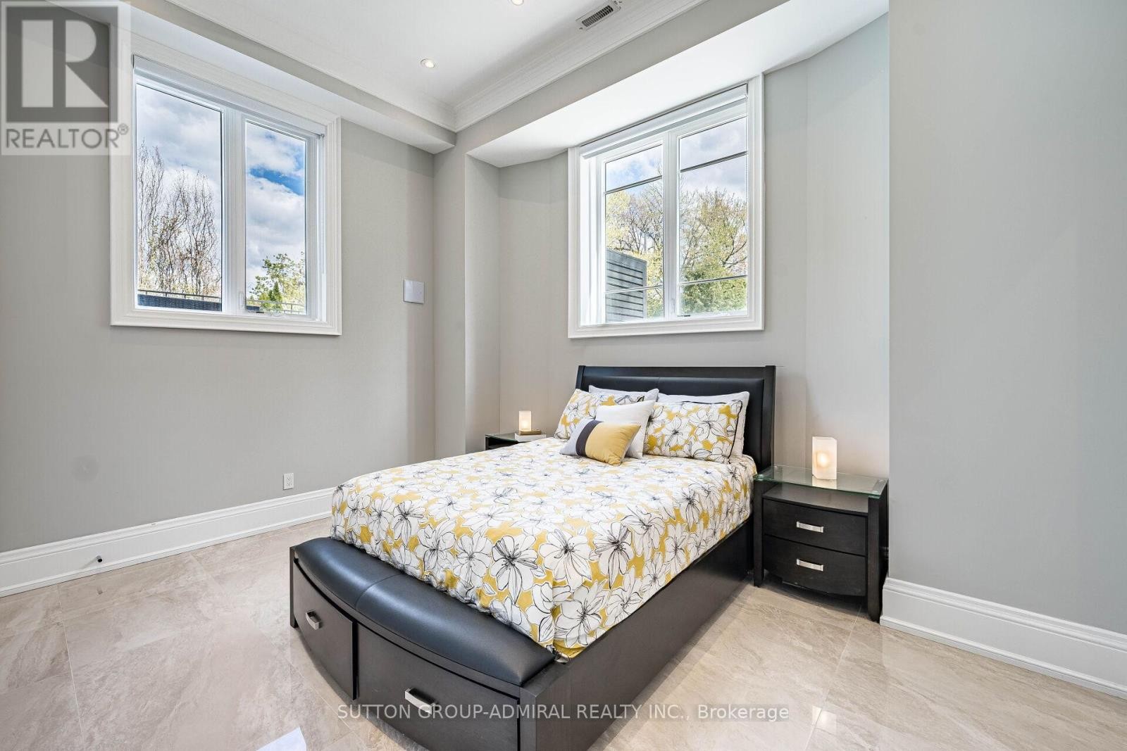 












30 WESTRIDGE ROAD

,
Toronto (Edenbridge-Humber Valley),




Ontario
M9A4E8

