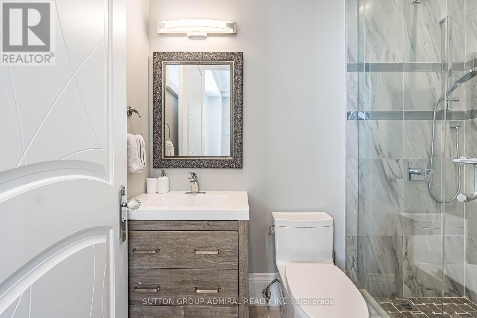 












30 WESTRIDGE ROAD

,
Toronto (Edenbridge-Humber Valley),




Ontario
M9A4E8

