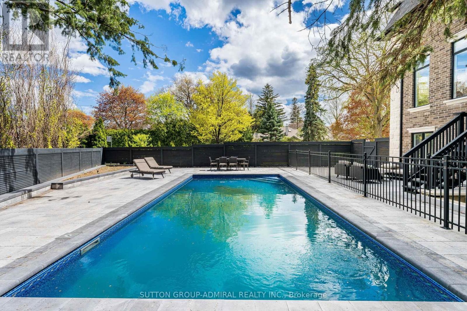 












30 WESTRIDGE ROAD

,
Toronto (Edenbridge-Humber Valley),




Ontario
M9A4E8

