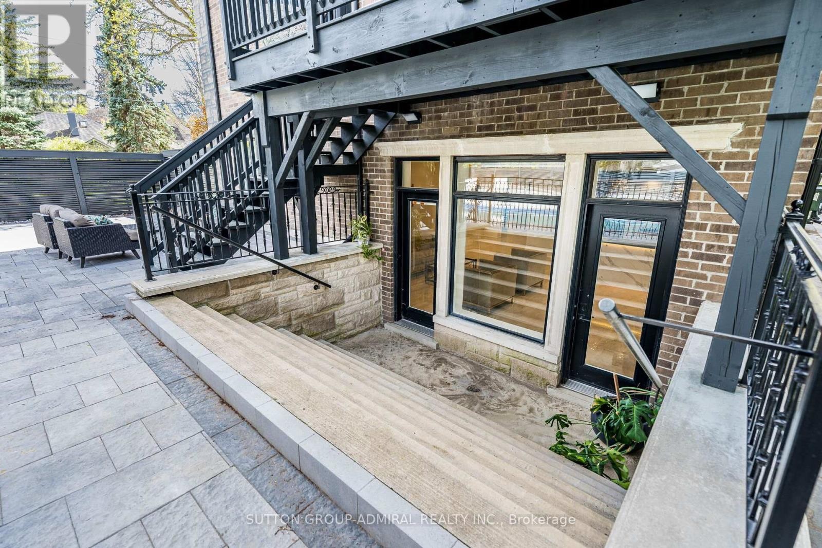 












30 WESTRIDGE ROAD

,
Toronto (Edenbridge-Humber Valley),




Ontario
M9A4E8

