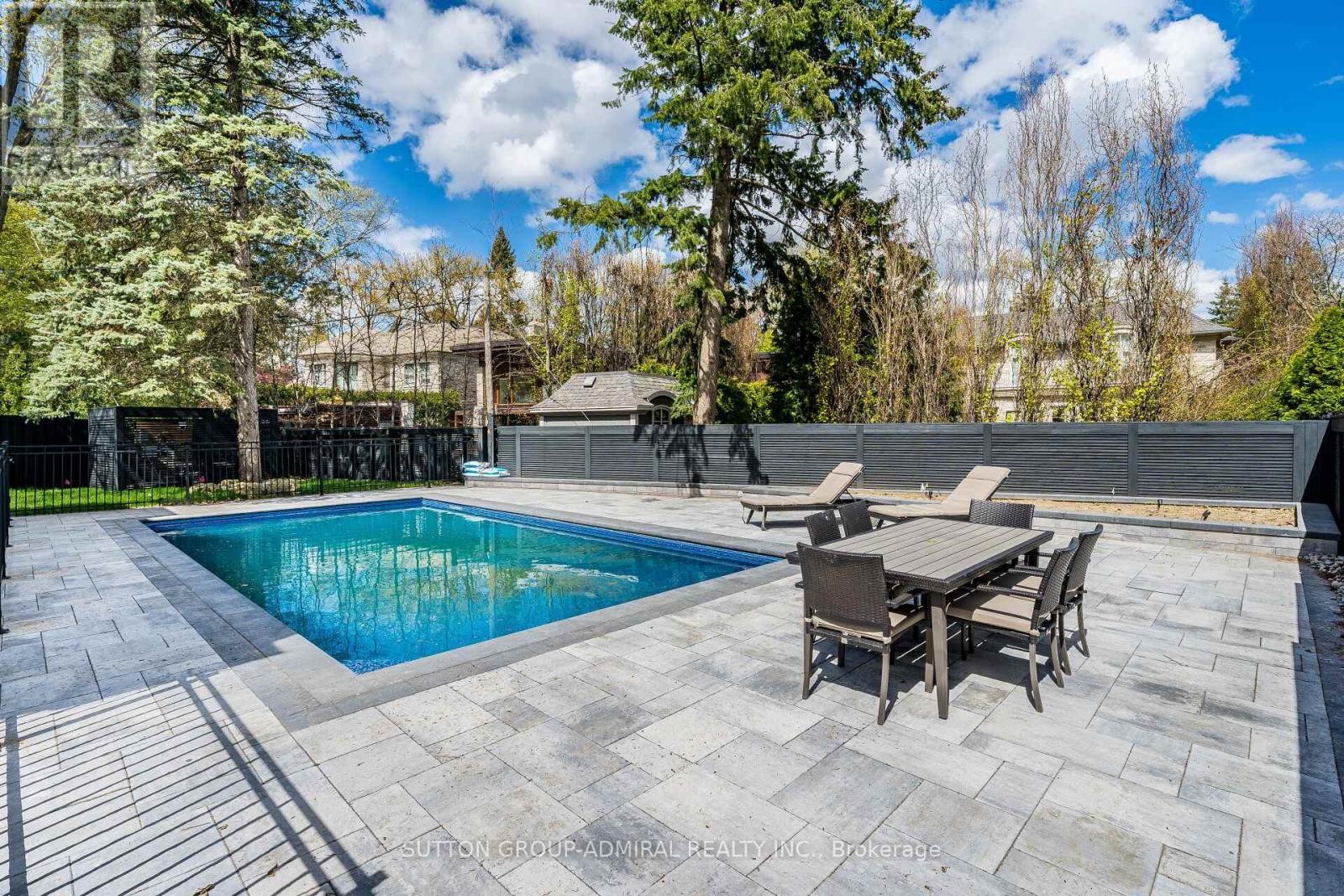 












30 WESTRIDGE ROAD

,
Toronto (Edenbridge-Humber Valley),




Ontario
M9A4E8

