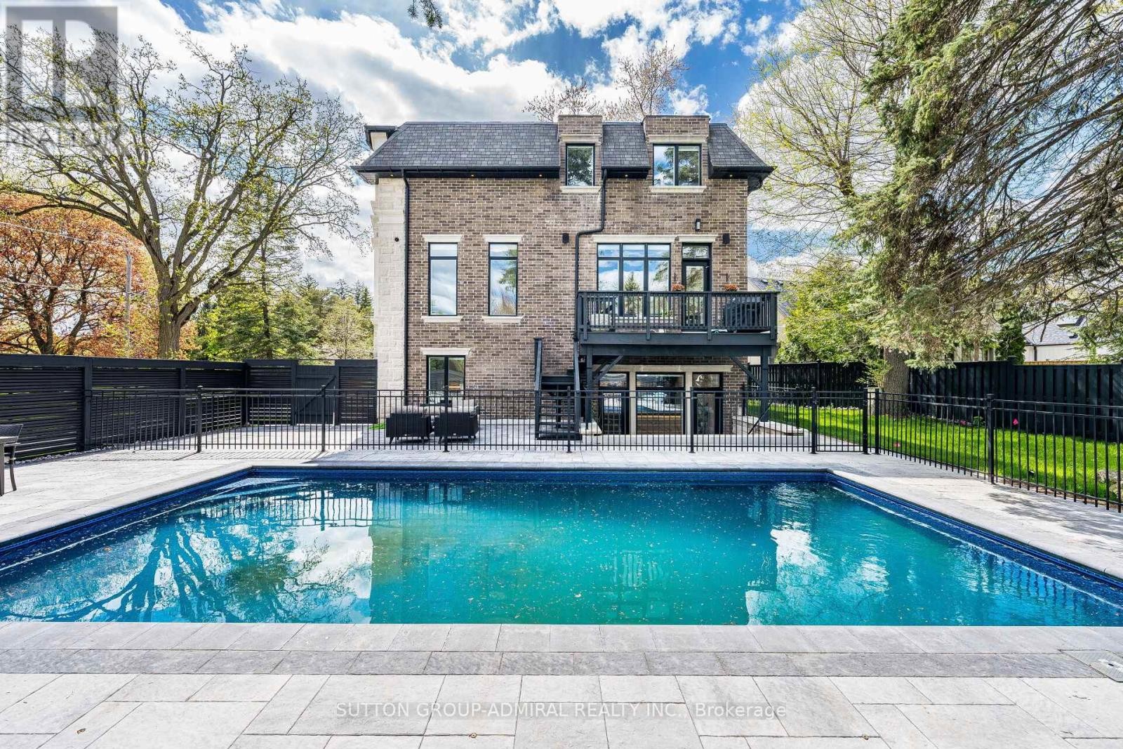 












30 WESTRIDGE ROAD

,
Toronto (Edenbridge-Humber Valley),




Ontario
M9A4E8

