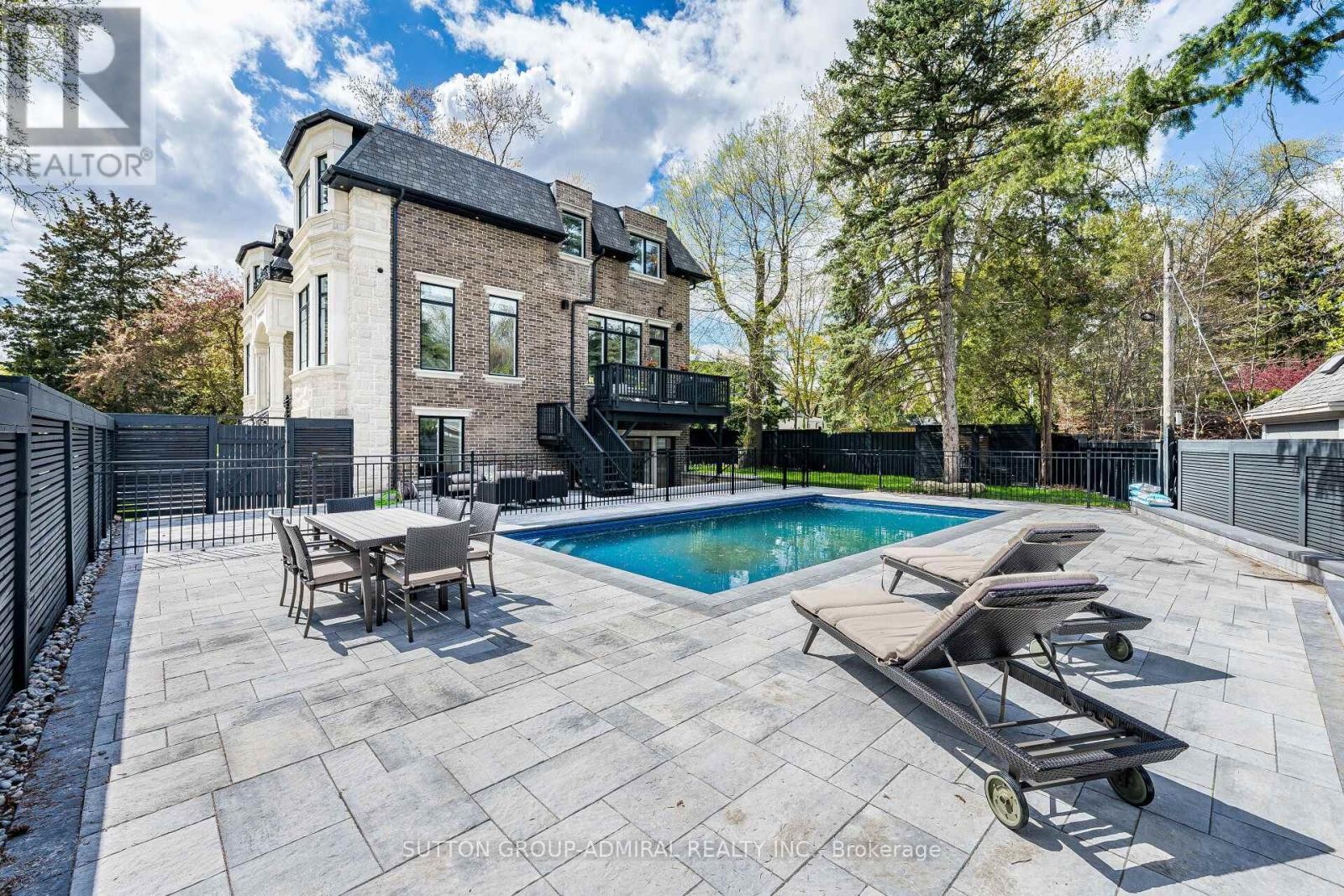 












30 WESTRIDGE ROAD

,
Toronto (Edenbridge-Humber Valley),




Ontario
M9A4E8


