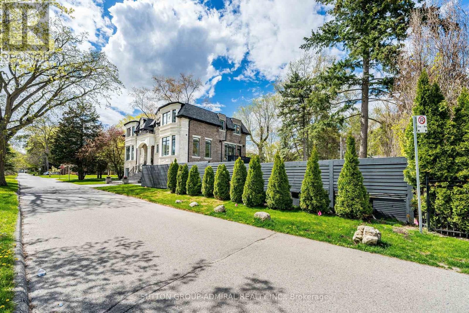 












30 WESTRIDGE ROAD

,
Toronto (Edenbridge-Humber Valley),




Ontario
M9A4E8

