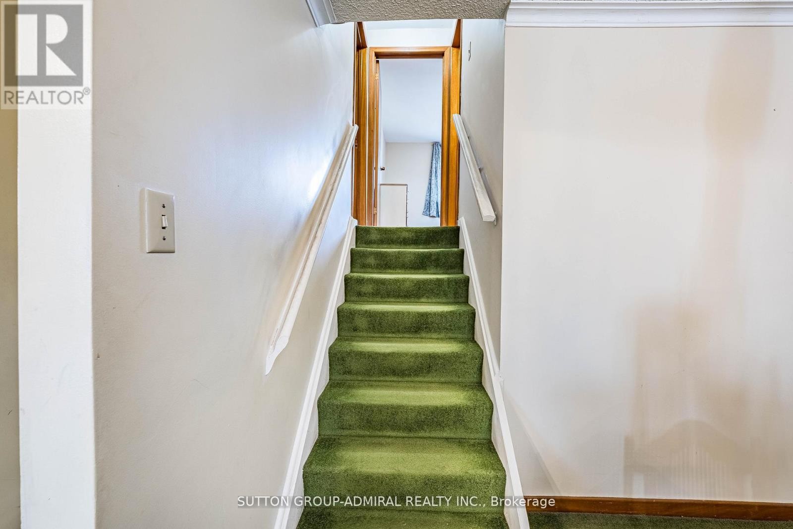 












92 REDGRAVE DRIVE

,
Toronto (Willowridge-Martingrove-Richview),




Ontario
M9R3V3

