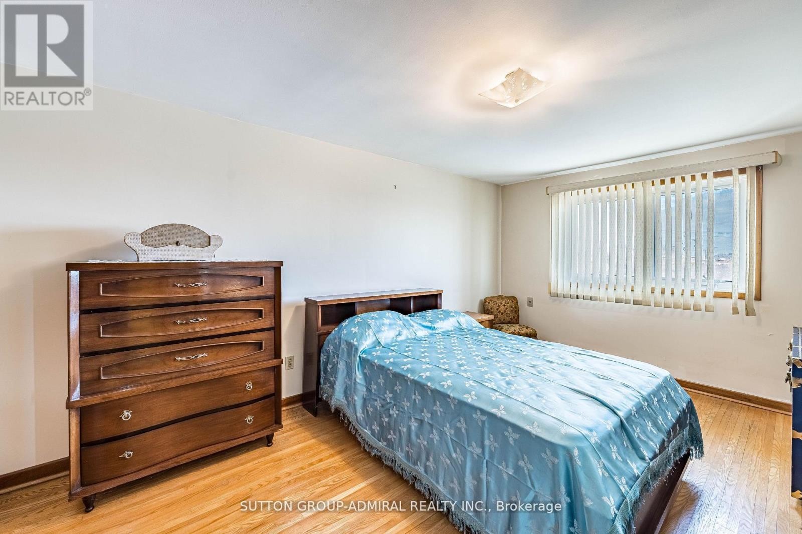 












92 REDGRAVE DRIVE

,
Toronto (Willowridge-Martingrove-Richview),




Ontario
M9R3V3

