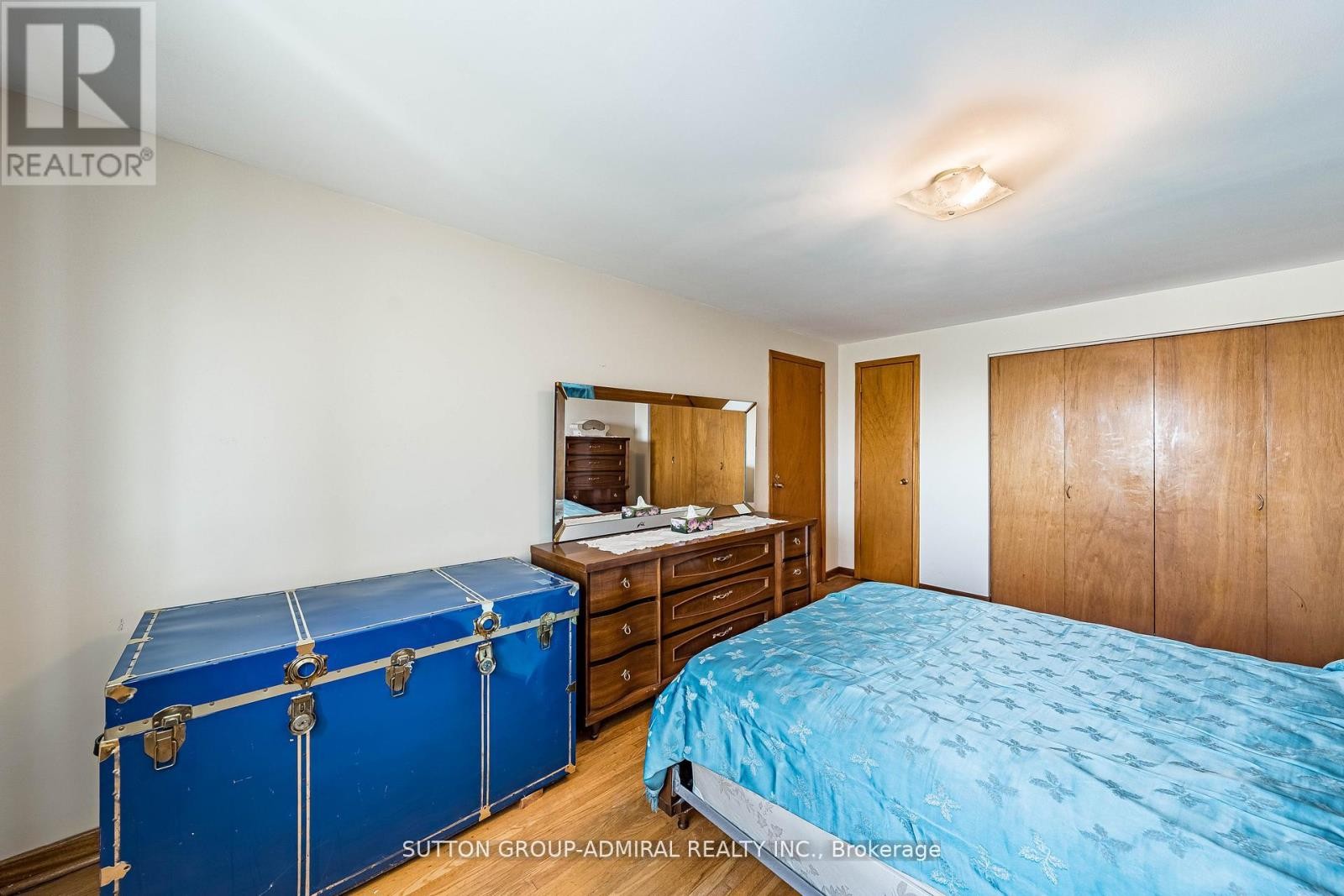 












92 REDGRAVE DRIVE

,
Toronto (Willowridge-Martingrove-Richview),




Ontario
M9R3V3

