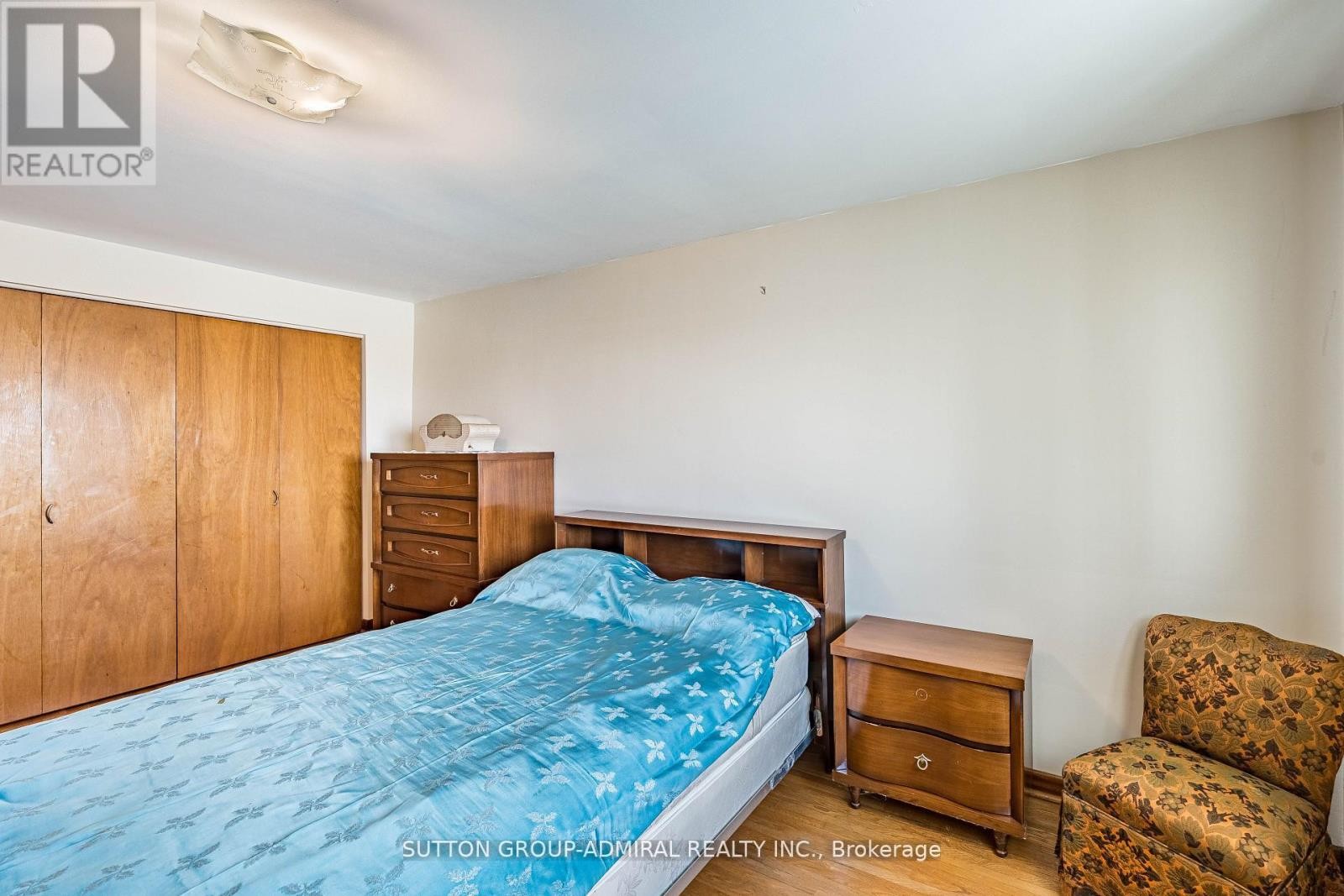 












92 REDGRAVE DRIVE

,
Toronto (Willowridge-Martingrove-Richview),




Ontario
M9R3V3

