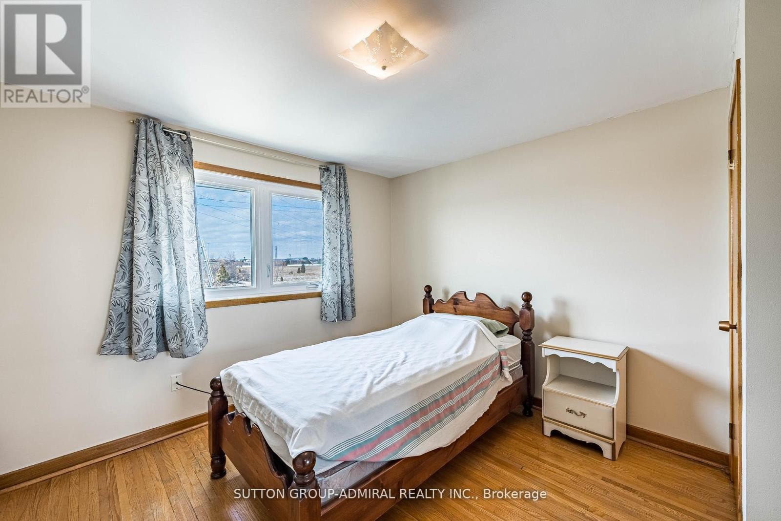 












92 REDGRAVE DRIVE

,
Toronto (Willowridge-Martingrove-Richview),




Ontario
M9R3V3

