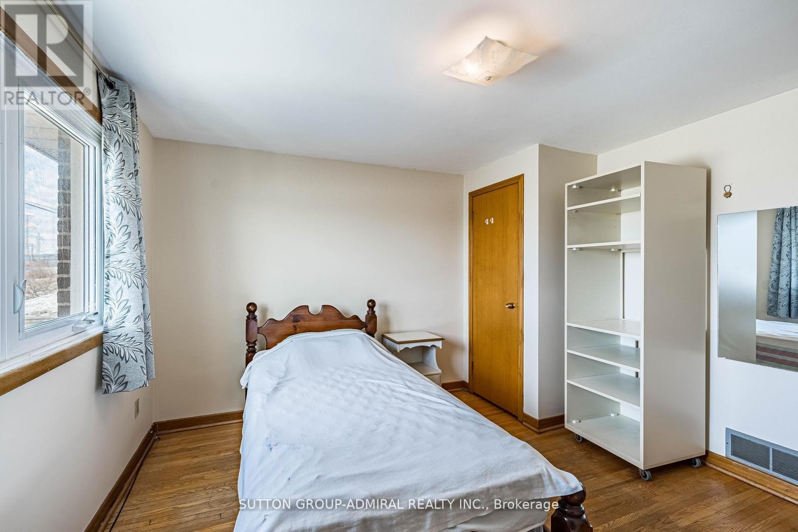 












92 REDGRAVE DRIVE

,
Toronto (Willowridge-Martingrove-Richview),




Ontario
M9R3V3

