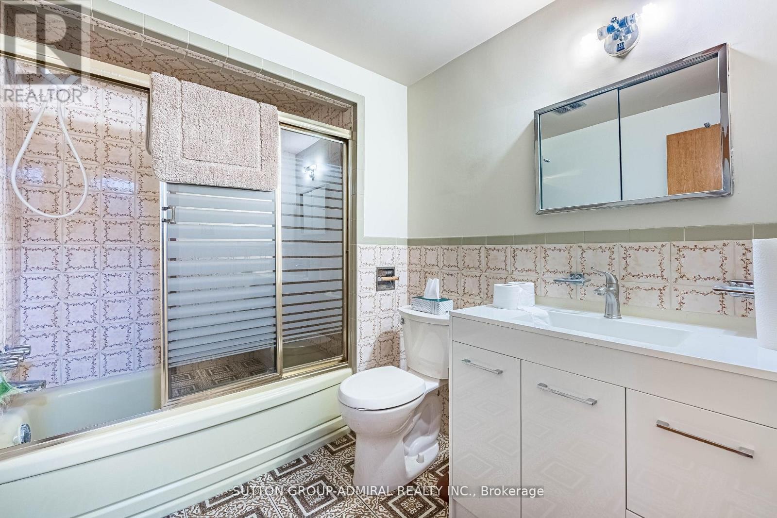 












92 REDGRAVE DRIVE

,
Toronto (Willowridge-Martingrove-Richview),




Ontario
M9R3V3

