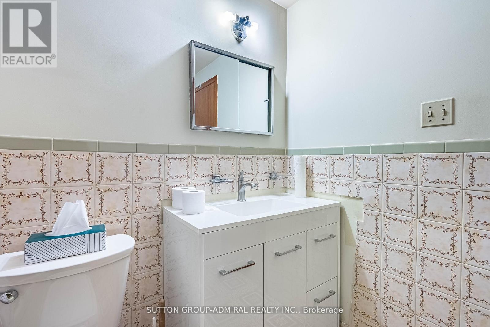 












92 REDGRAVE DRIVE

,
Toronto (Willowridge-Martingrove-Richview),




Ontario
M9R3V3

