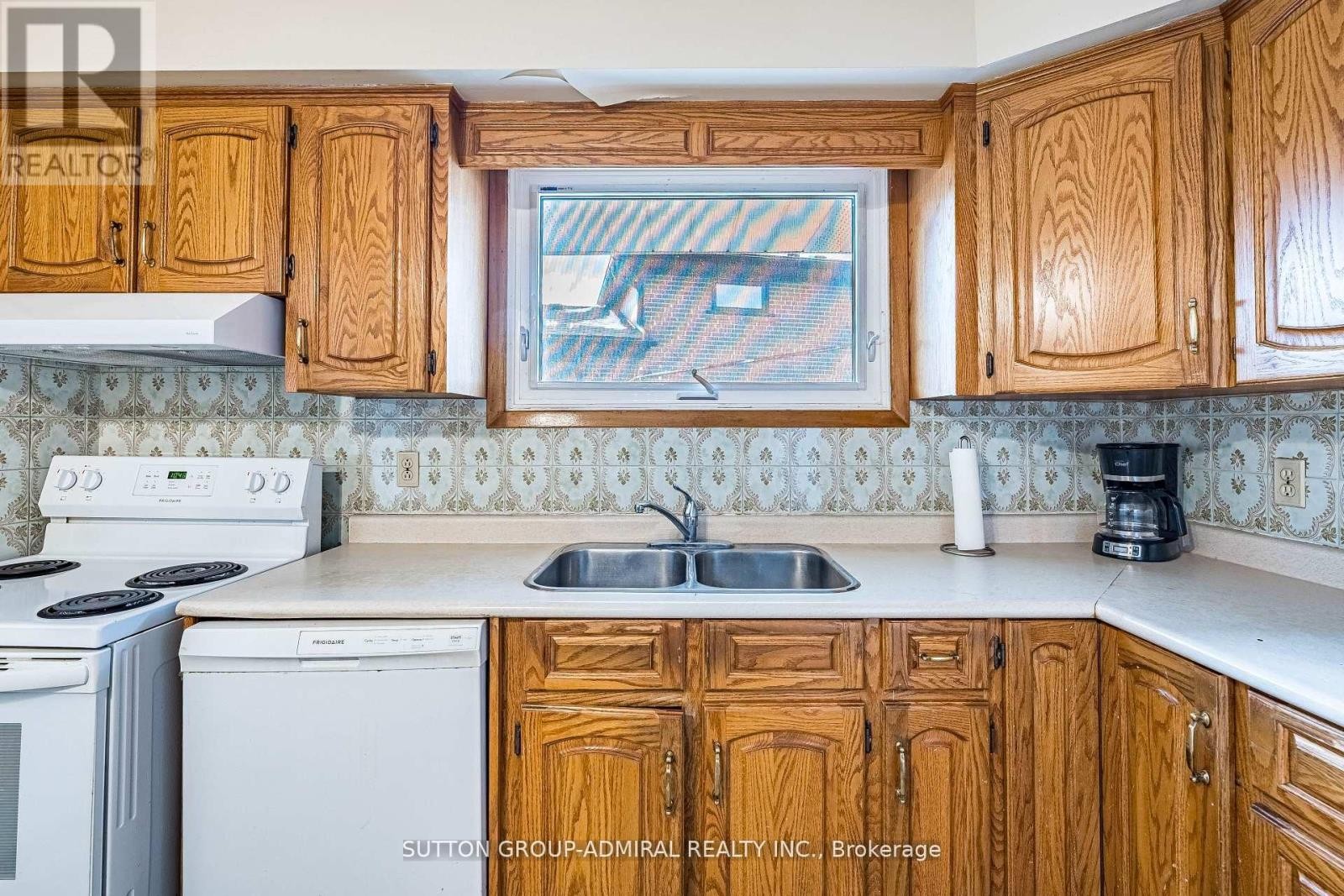 












92 REDGRAVE DRIVE

,
Toronto (Willowridge-Martingrove-Richview),




Ontario
M9R3V3

