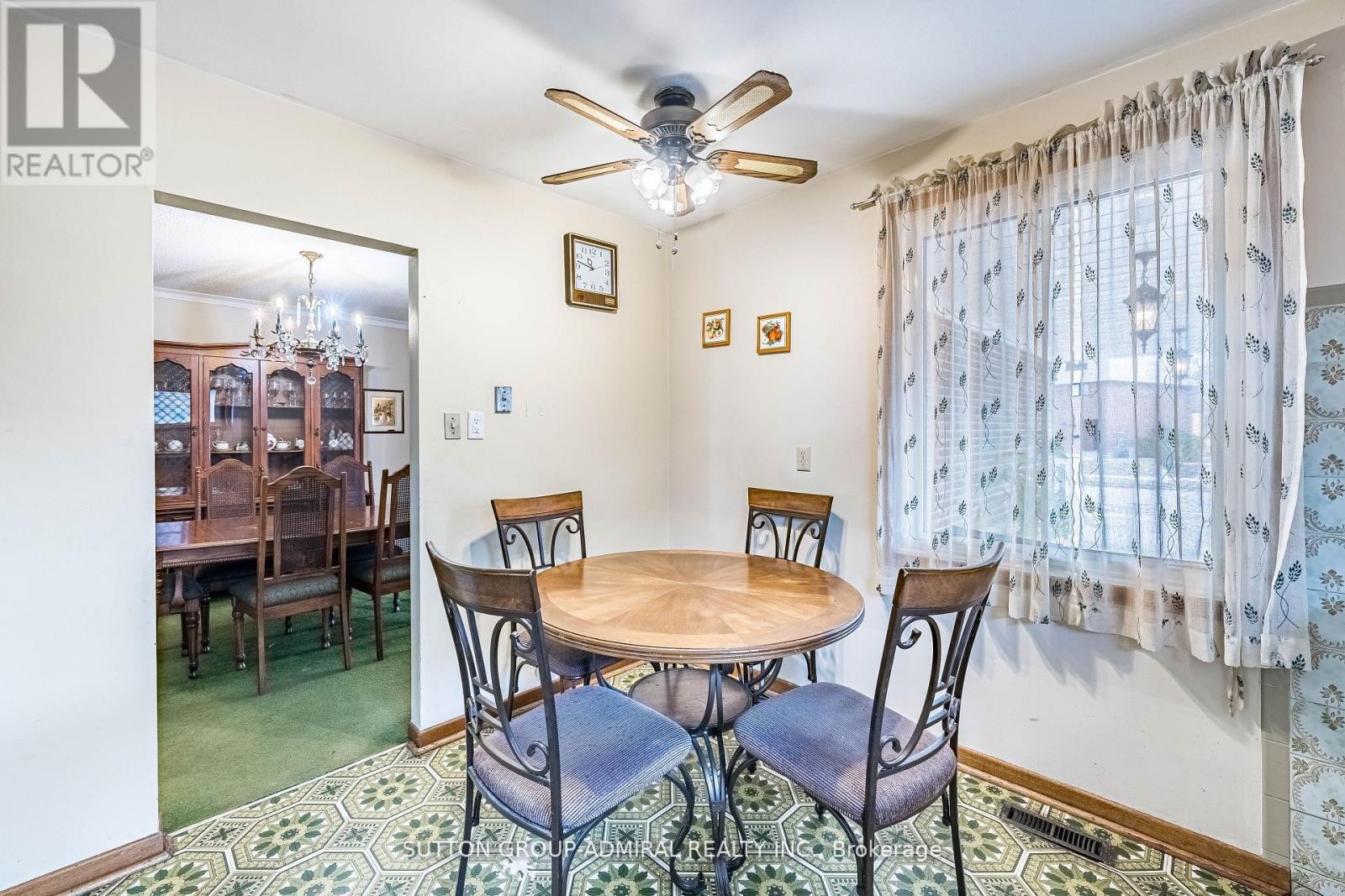 












92 REDGRAVE DRIVE

,
Toronto (Willowridge-Martingrove-Richview),




Ontario
M9R3V3

