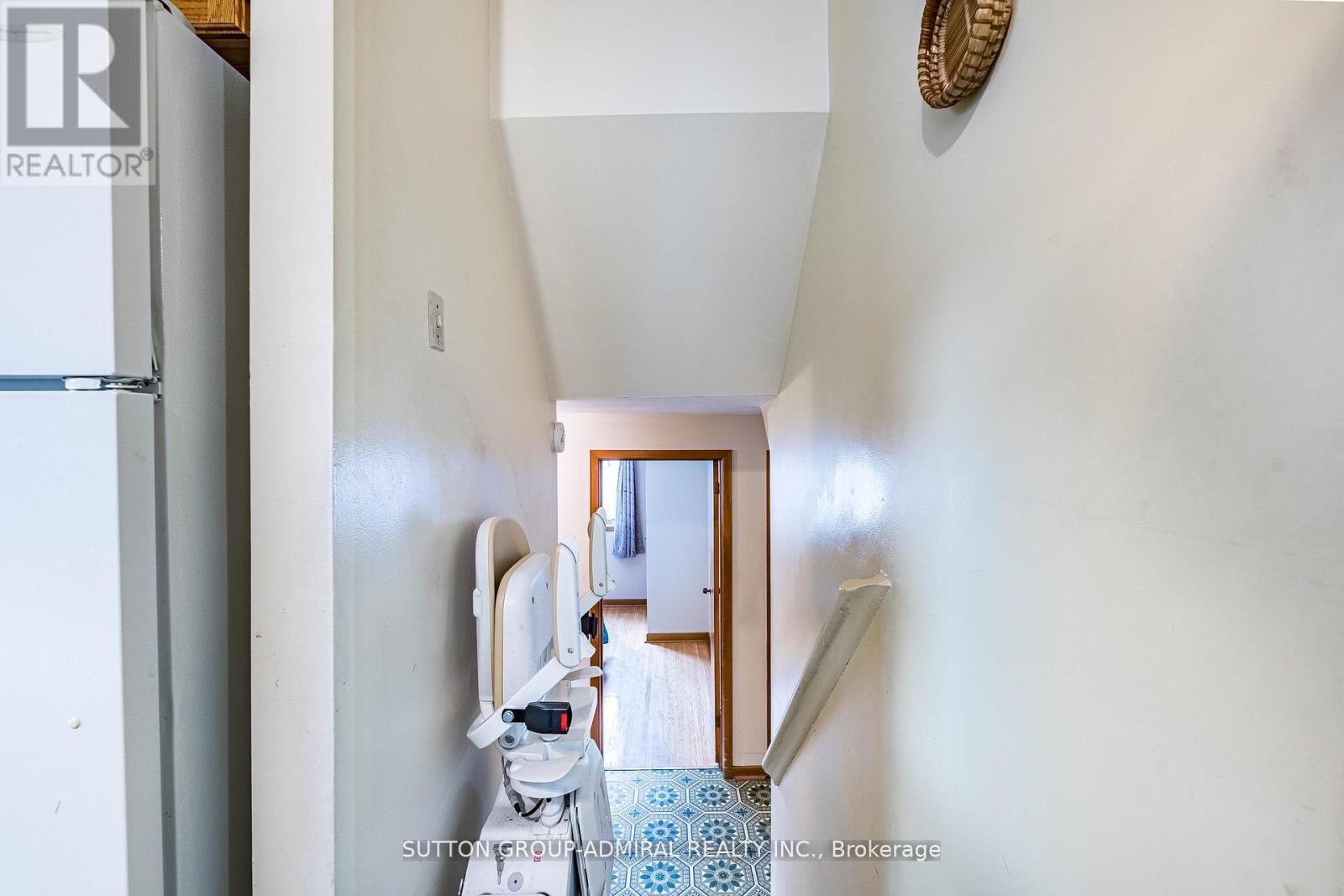 












92 REDGRAVE DRIVE

,
Toronto (Willowridge-Martingrove-Richview),




Ontario
M9R3V3

