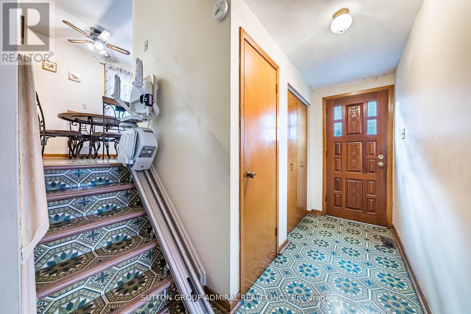 












92 REDGRAVE DRIVE

,
Toronto (Willowridge-Martingrove-Richview),




Ontario
M9R3V3

