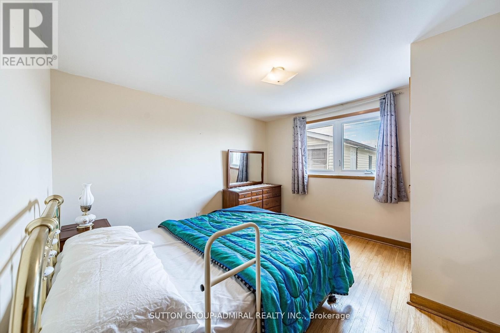 












92 REDGRAVE DRIVE

,
Toronto (Willowridge-Martingrove-Richview),




Ontario
M9R3V3

