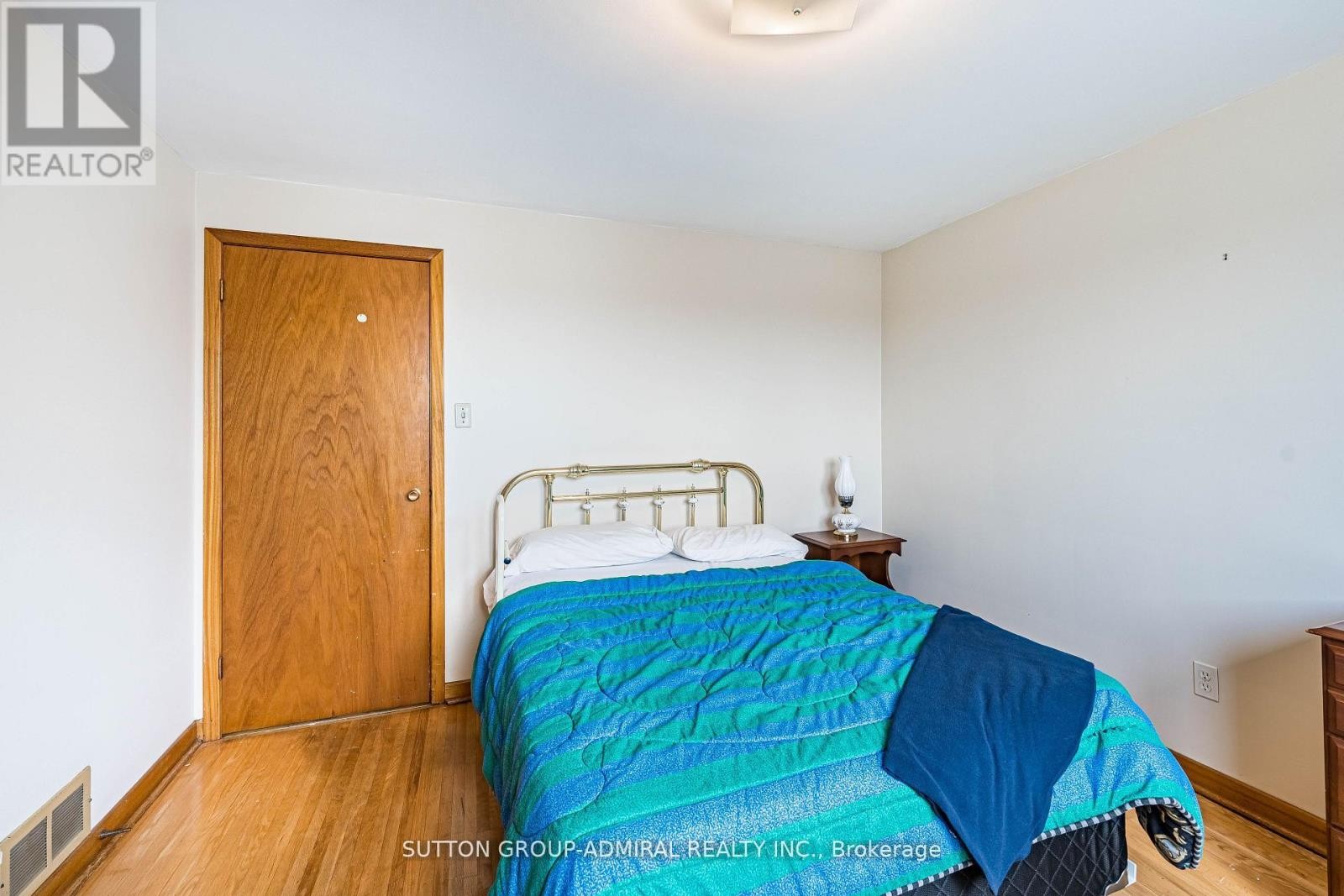 












92 REDGRAVE DRIVE

,
Toronto (Willowridge-Martingrove-Richview),




Ontario
M9R3V3

