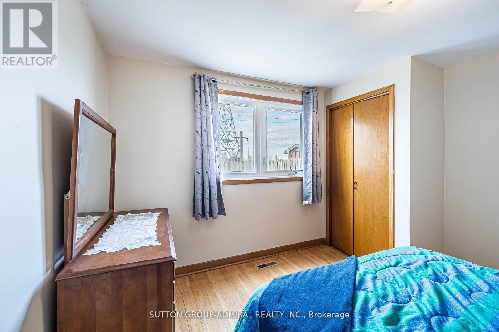












92 REDGRAVE DRIVE

,
Toronto (Willowridge-Martingrove-Richview),




Ontario
M9R3V3

