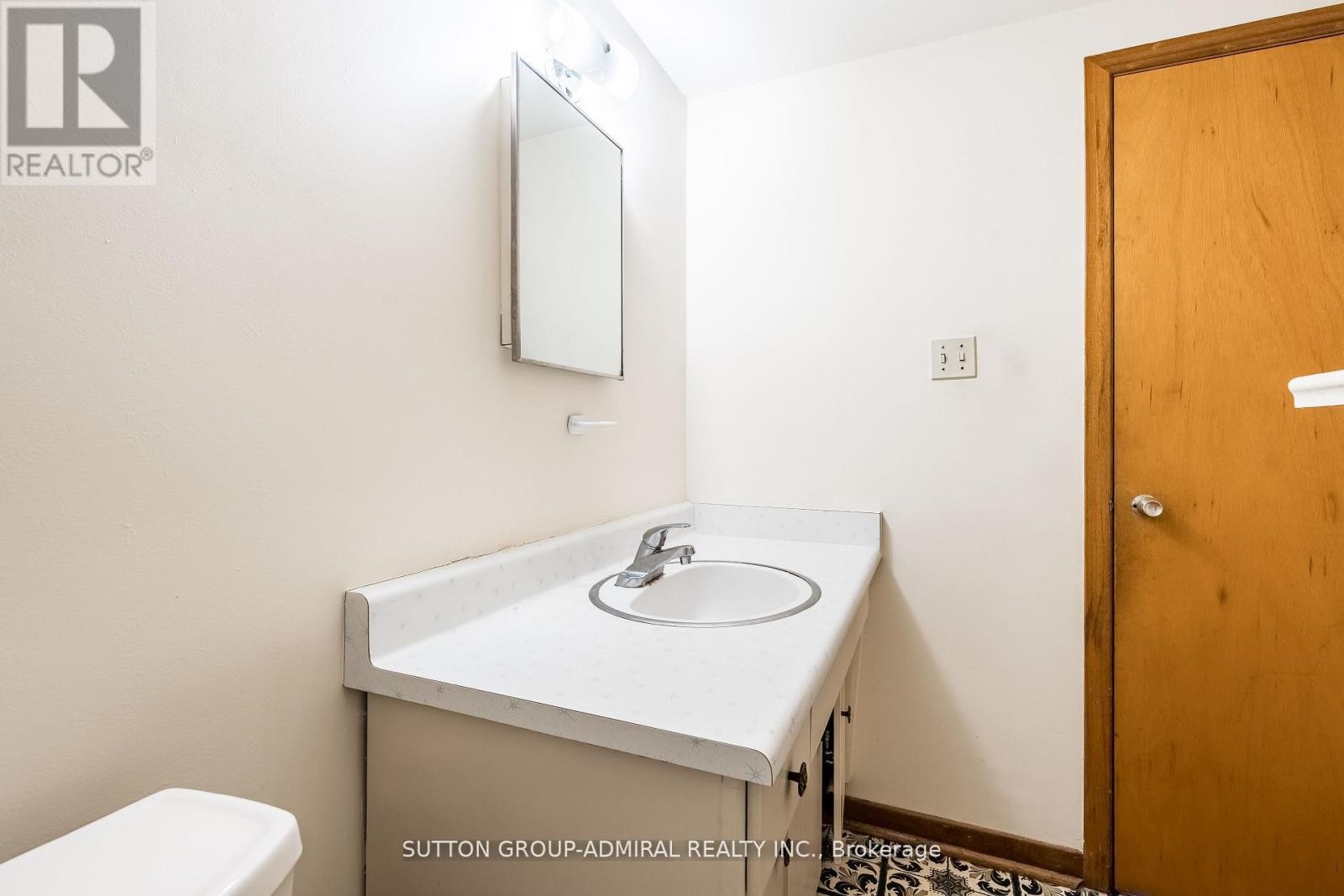 












92 REDGRAVE DRIVE

,
Toronto (Willowridge-Martingrove-Richview),




Ontario
M9R3V3

