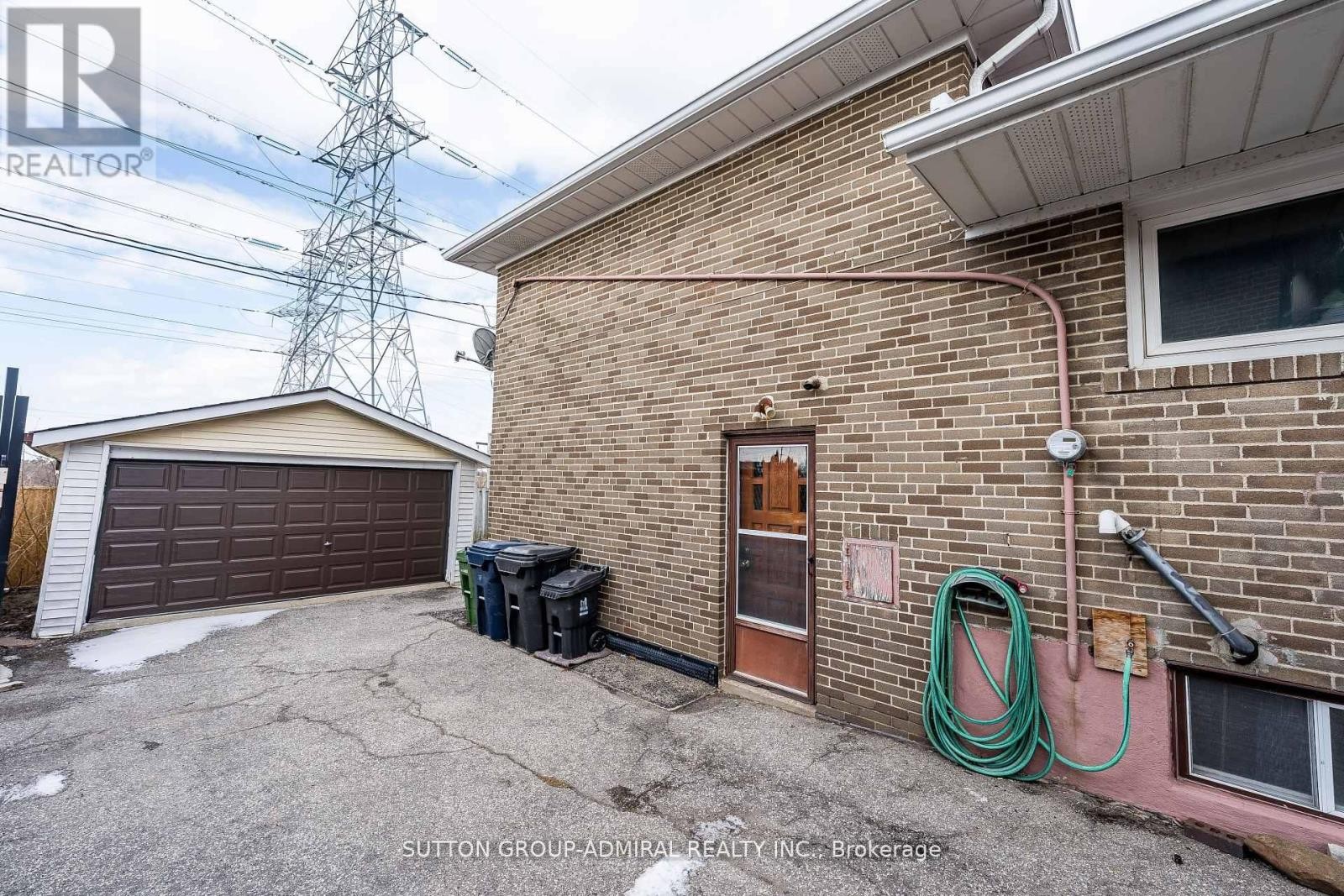 












92 REDGRAVE DRIVE

,
Toronto (Willowridge-Martingrove-Richview),




Ontario
M9R3V3

