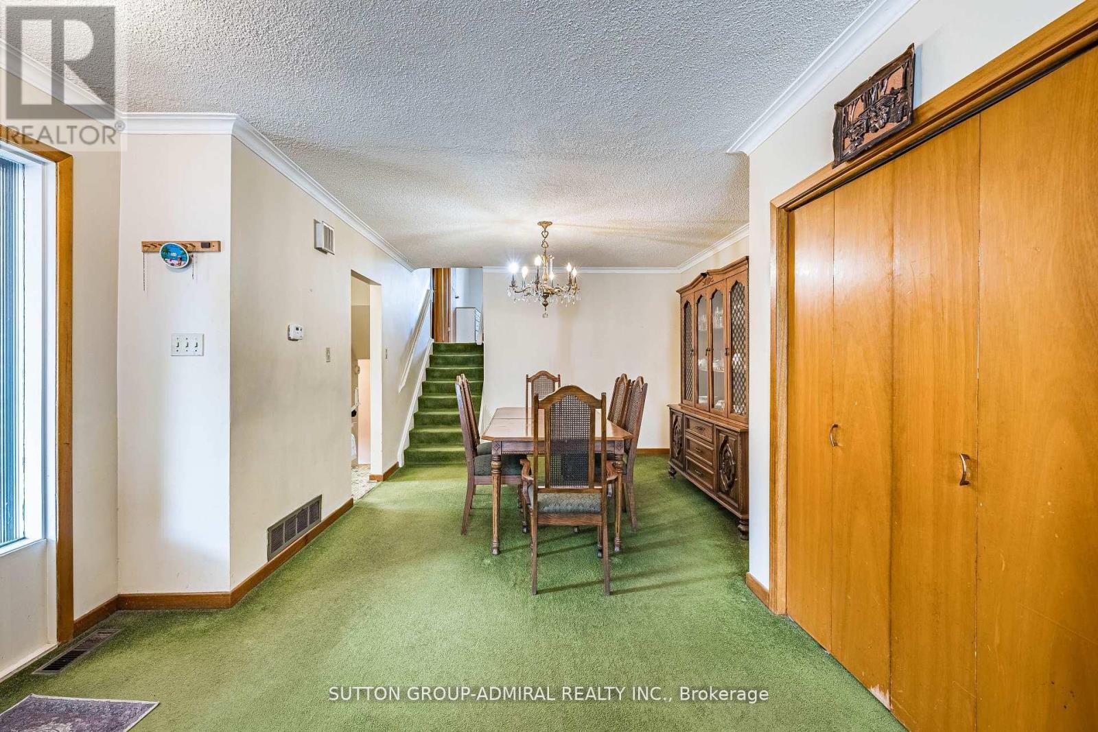 












92 REDGRAVE DRIVE

,
Toronto (Willowridge-Martingrove-Richview),




Ontario
M9R3V3

