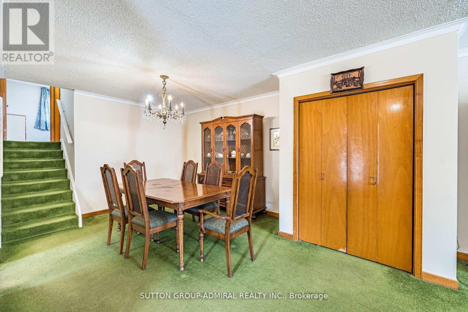 












92 REDGRAVE DRIVE

,
Toronto (Willowridge-Martingrove-Richview),




Ontario
M9R3V3

