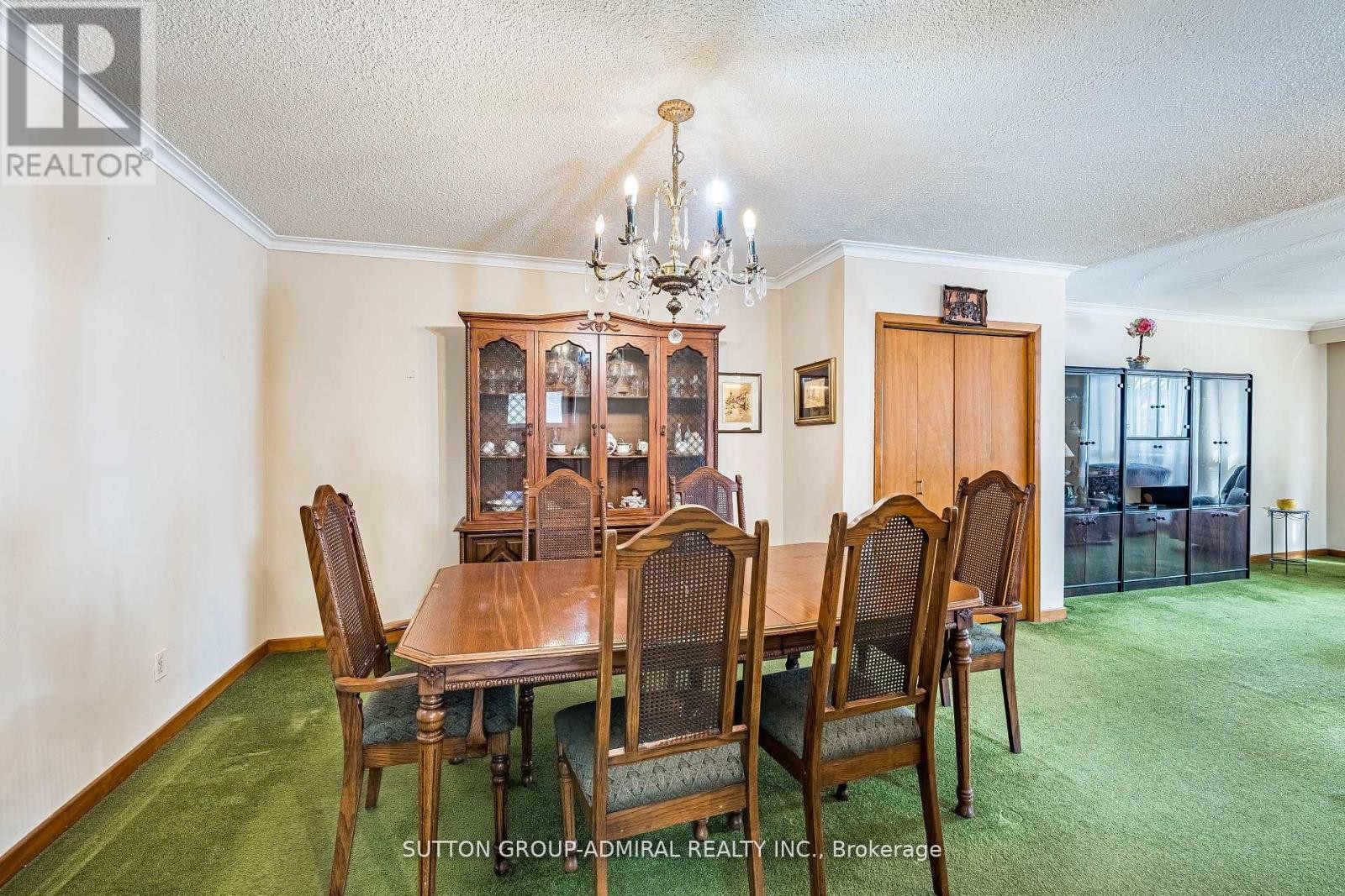 












92 REDGRAVE DRIVE

,
Toronto (Willowridge-Martingrove-Richview),




Ontario
M9R3V3

