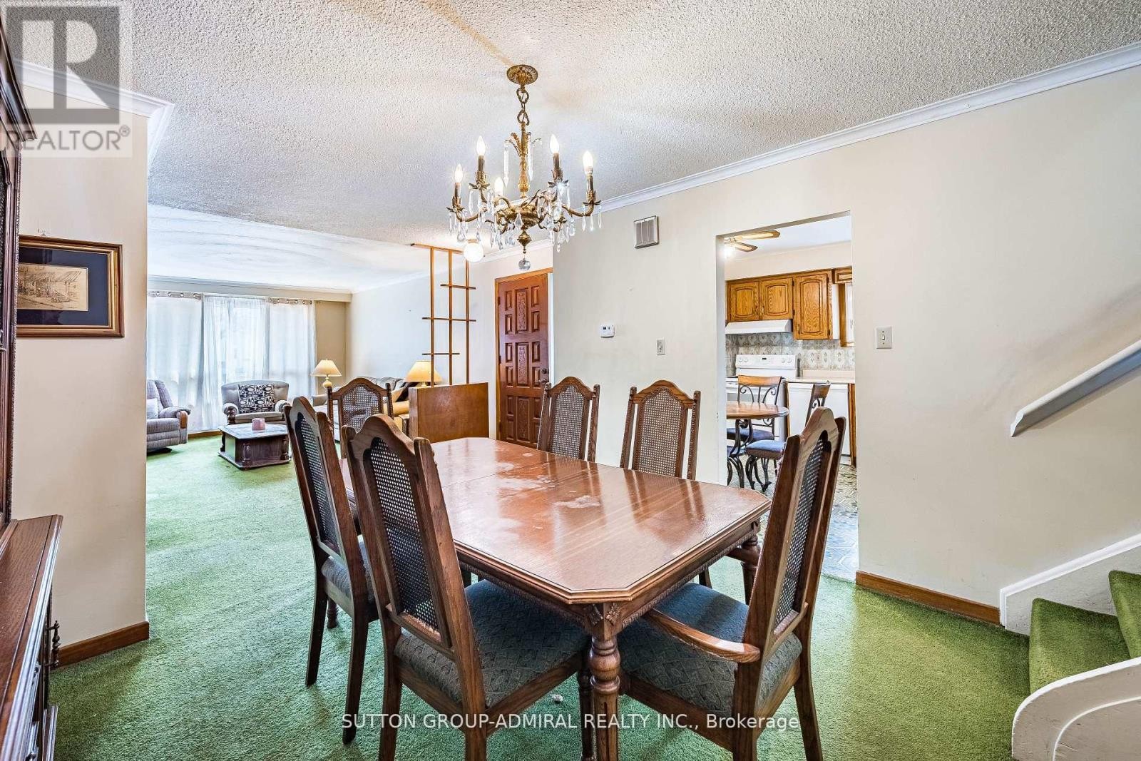 












92 REDGRAVE DRIVE

,
Toronto (Willowridge-Martingrove-Richview),




Ontario
M9R3V3

