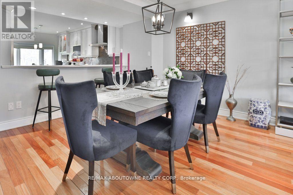 












45 TRADEWIND DRIVE

,
Oakville (BR Bronte),




Ontario
L6L6K9

