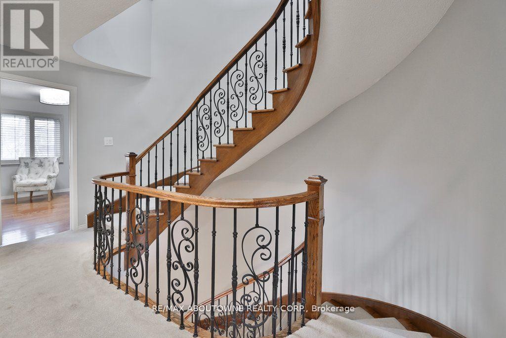 












45 TRADEWIND DRIVE

,
Oakville (BR Bronte),




Ontario
L6L6K9

